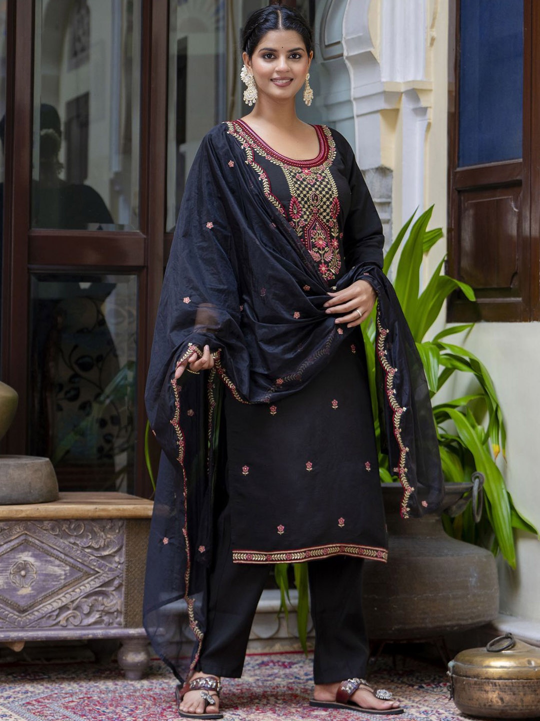 

VredeVogel Ethnic Motifs Embroidered Regular Straight Kurta With Trouser With Dupatta, Black