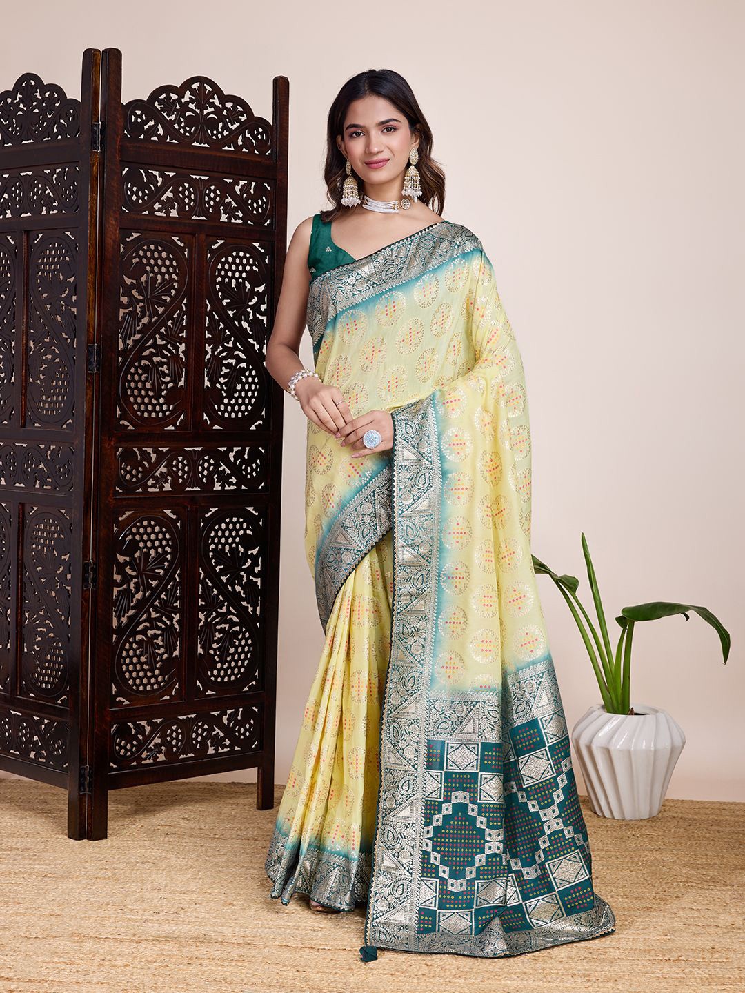 

CARTYSHOP Woven Design Zari Silk Cotton Paithani Saree, Yellow