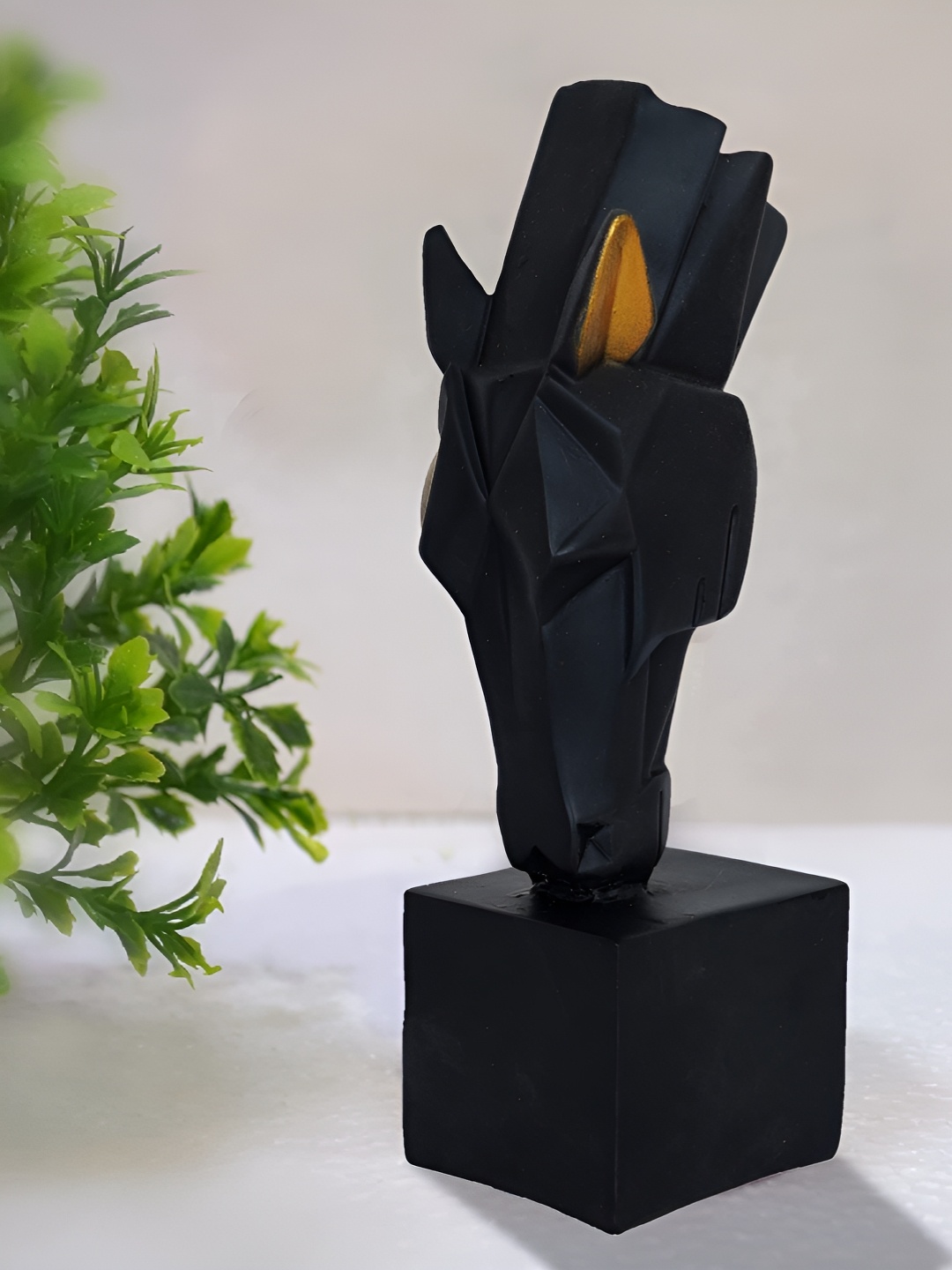 

Zart Black Horse Showpiece
