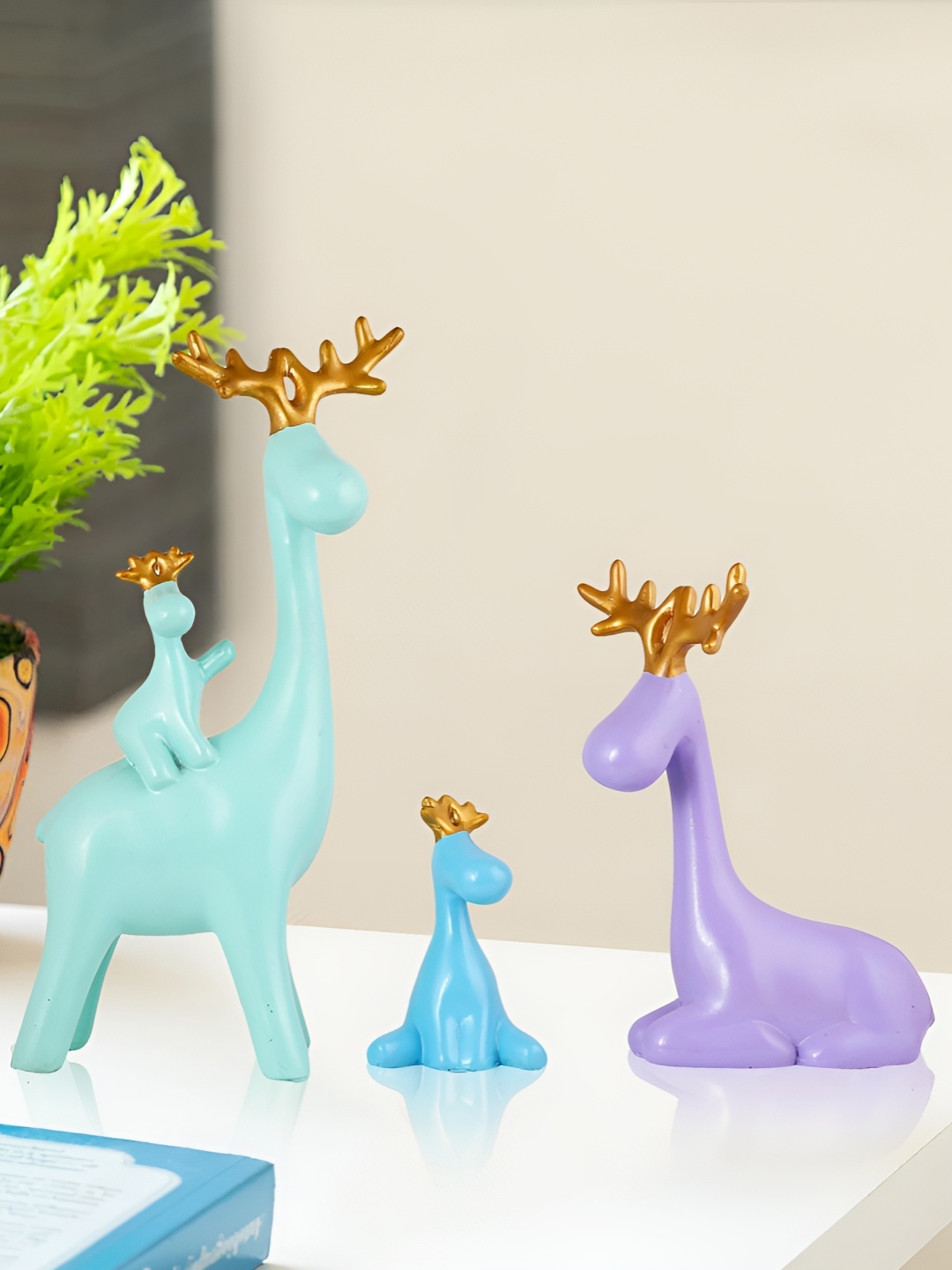 

Zart Green Idol Showpiece