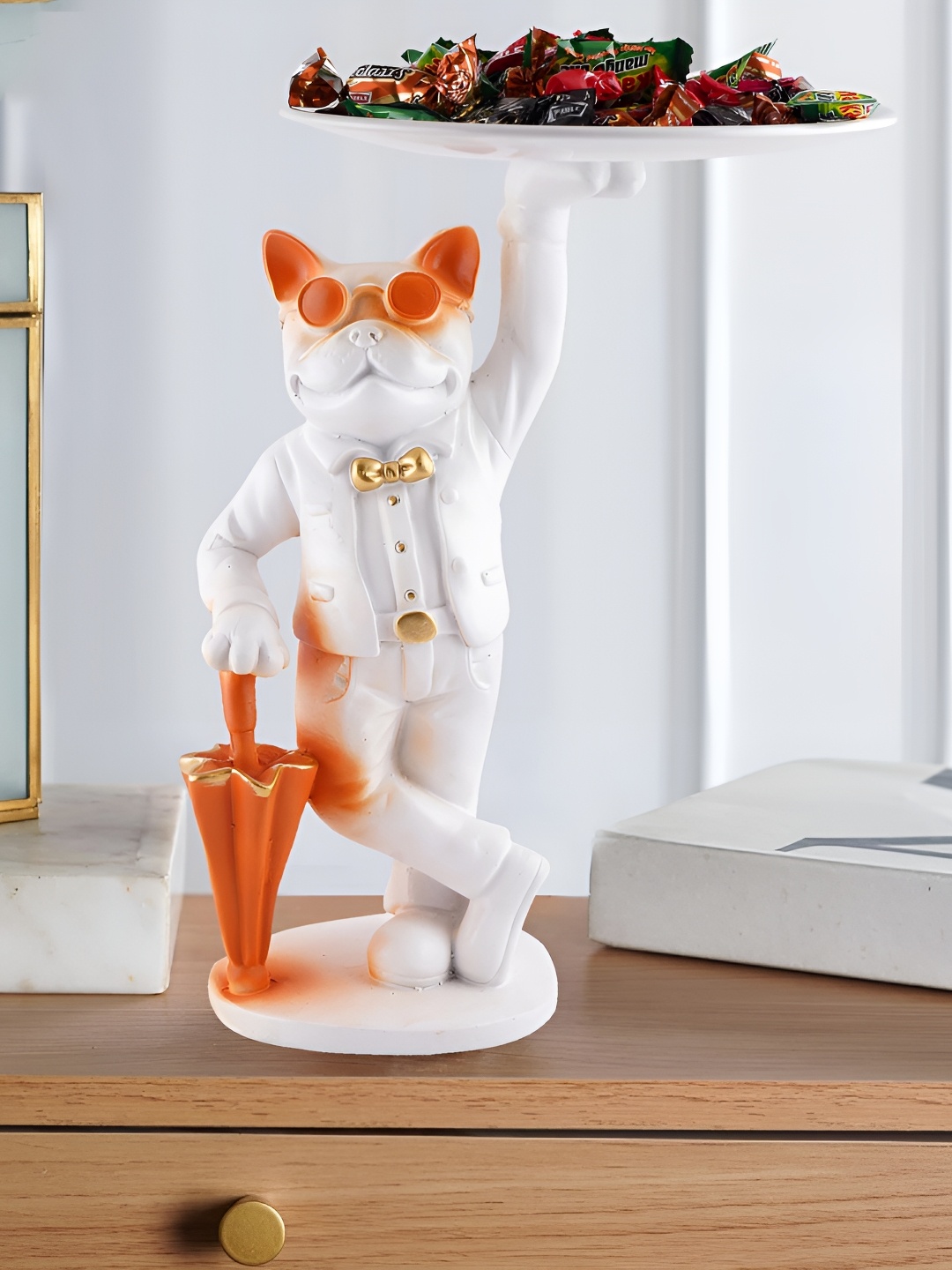 

Zart White Idol Showpiece
