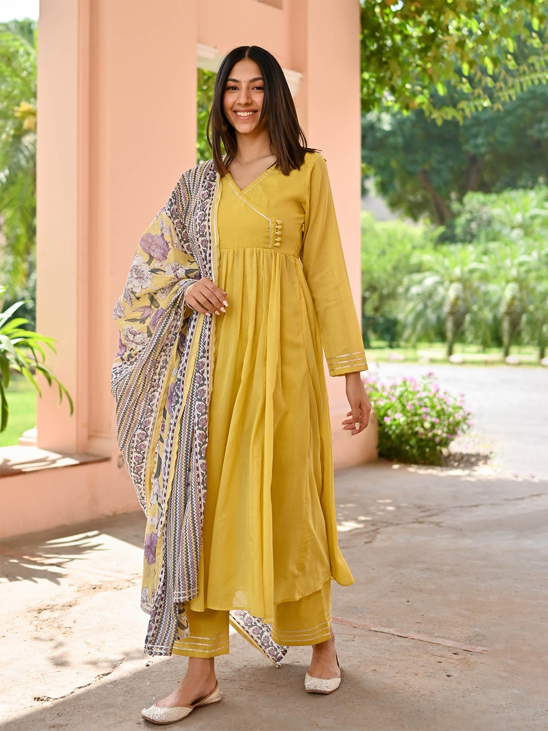 

Bunaai V Neck Gotta Patti Anarkali Kurta with Trousers & Dupatta, Yellow