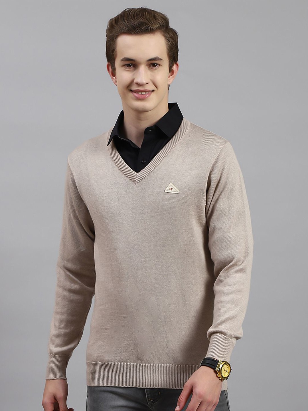 

Monte Carlo Men Solid V Neck Pullover Sweaters, Beige