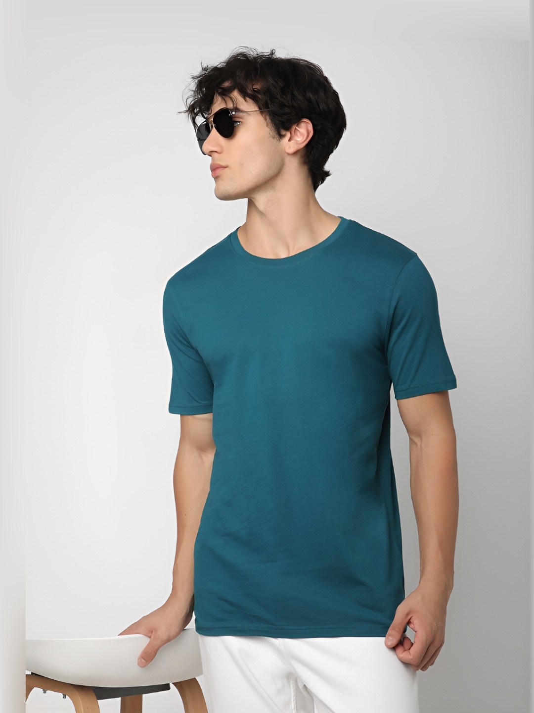 

R&B Men Solid Round Neck Cotton T-shirt, Teal