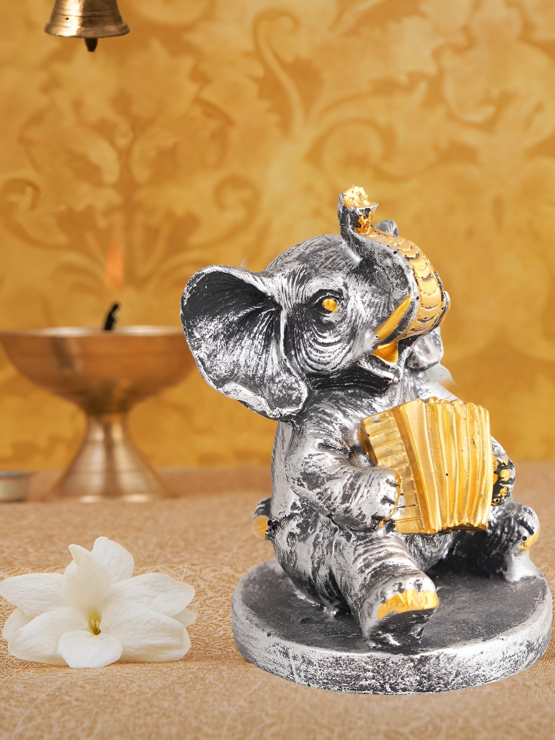 

Zart Grey Idol Showpiece