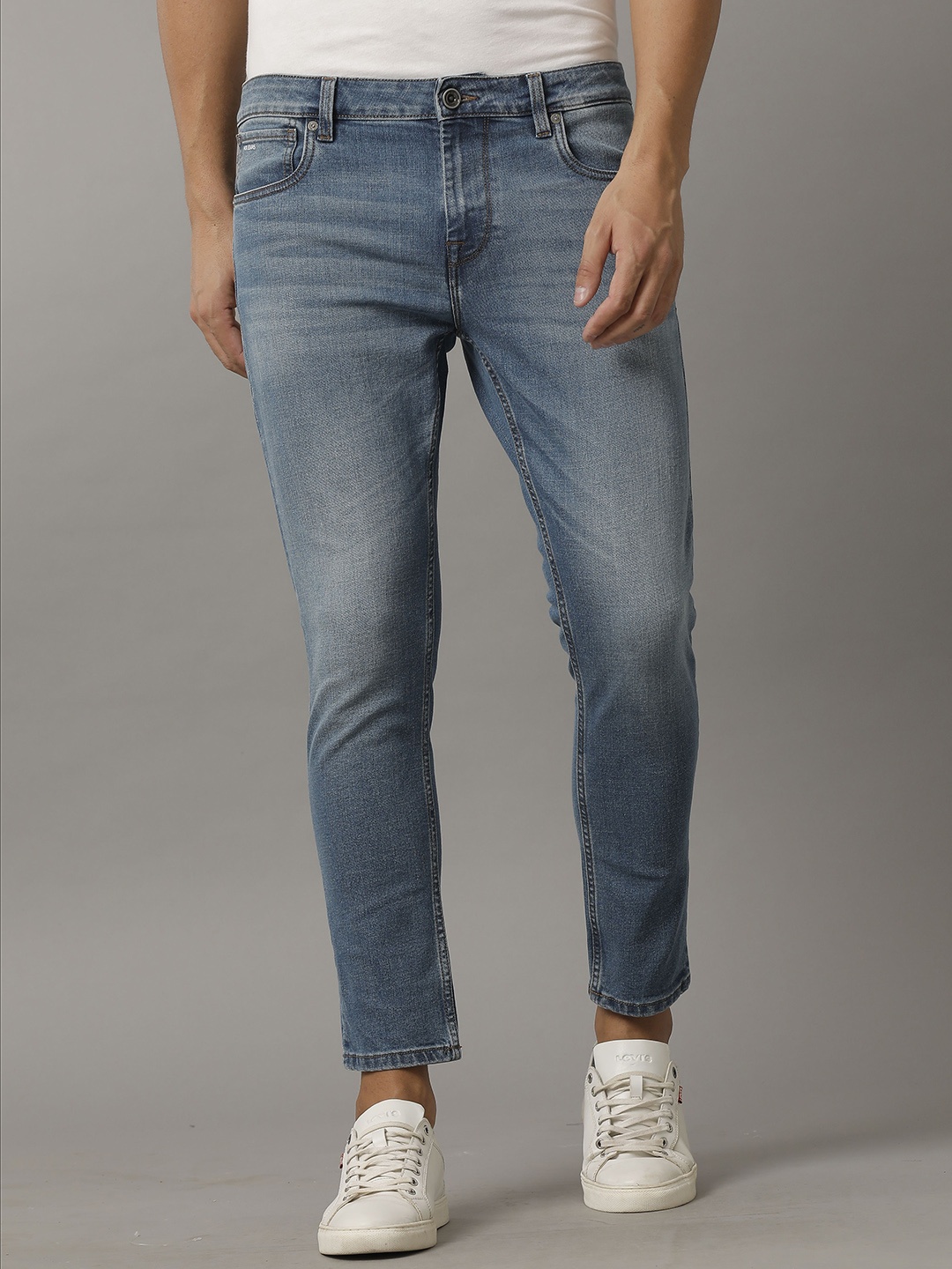 

Voi Jeans Men Light Fade Stretchable Jeans, Blue