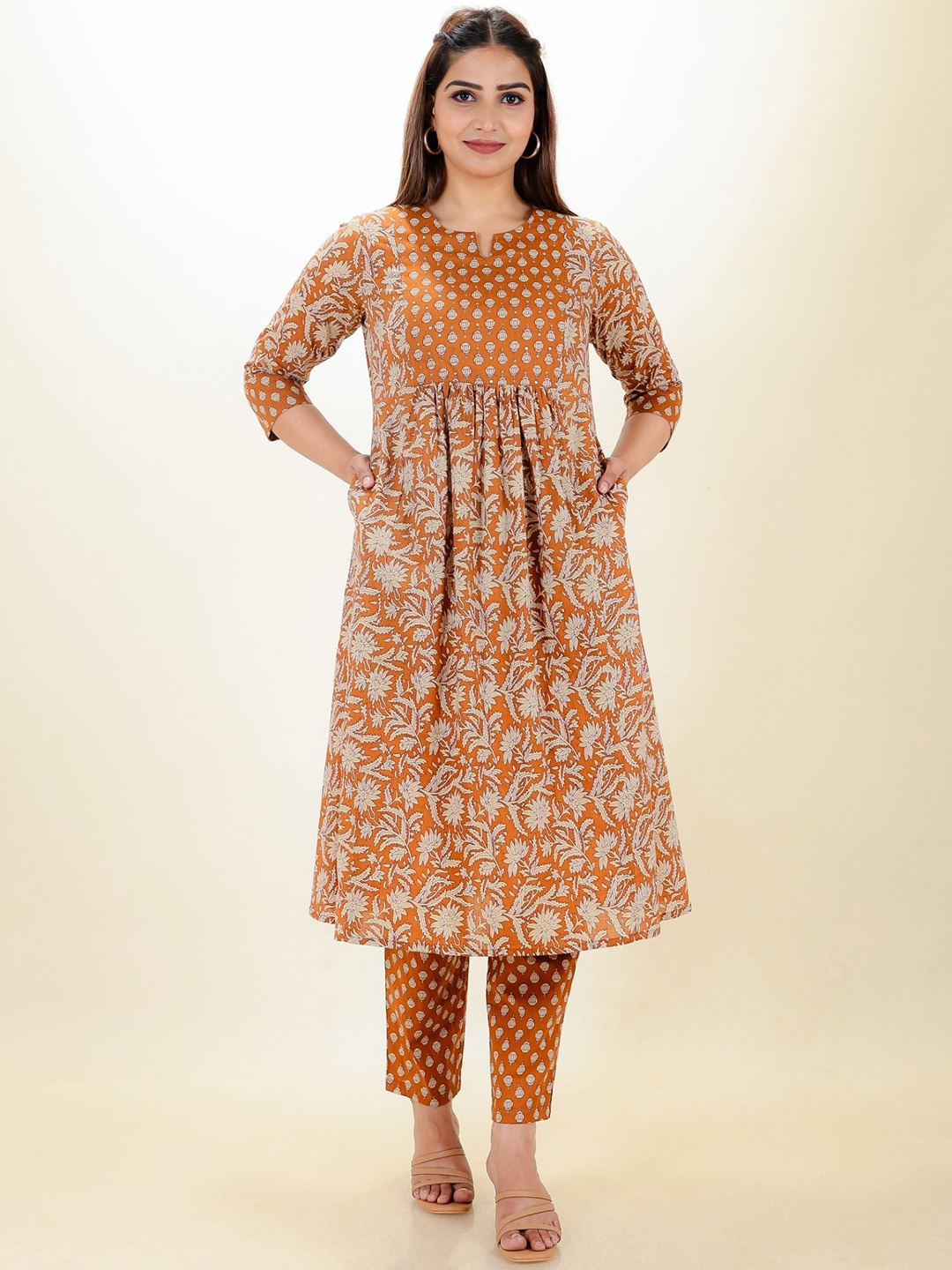 

Aramya Floral Printed Round Neck Three-Quarter Sleeves Pure Cotton Kurta & Trouser, Brown