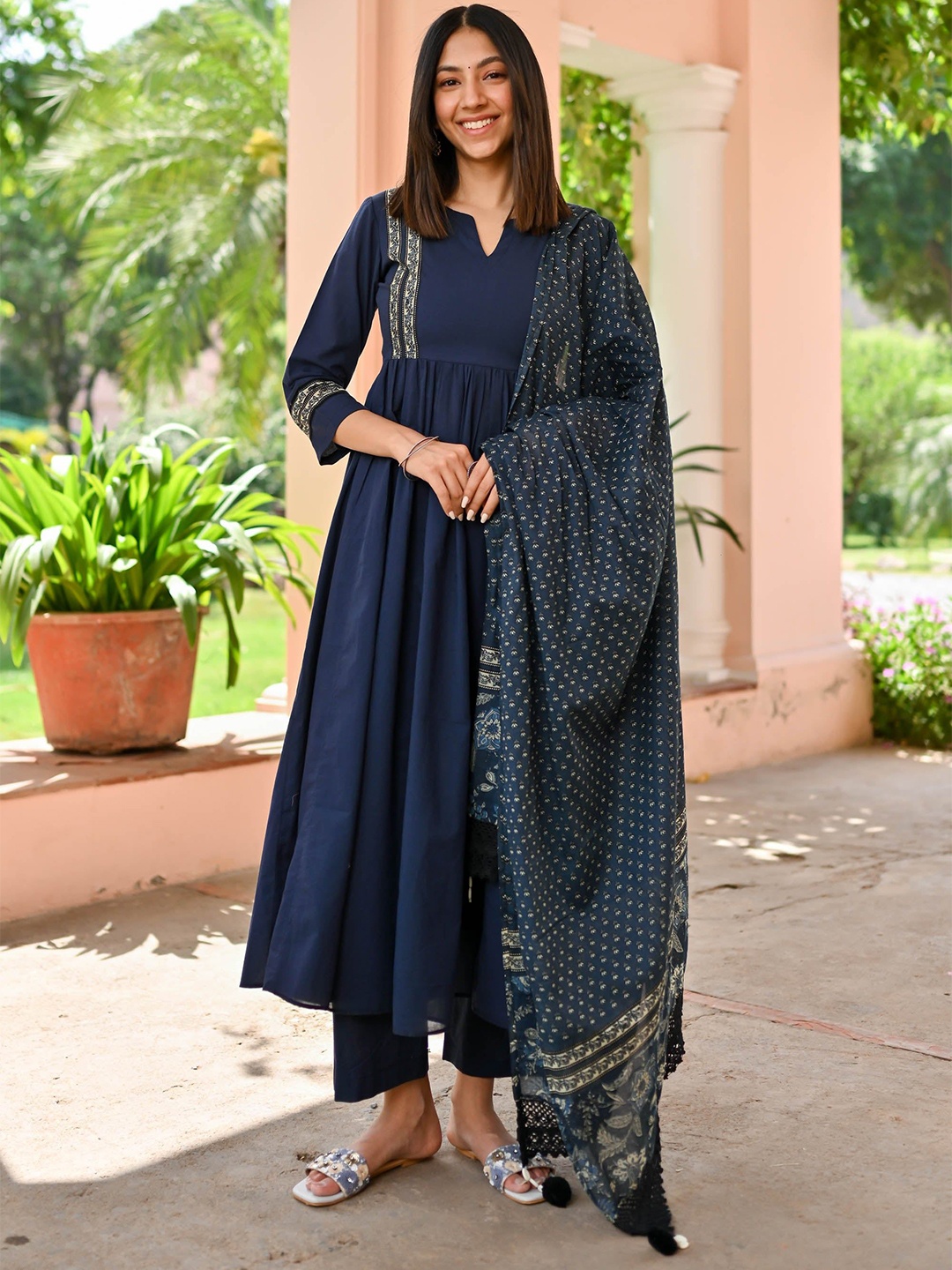 

Bunaai Anarkali Kurta With Trouser & Dupatta, Navy blue