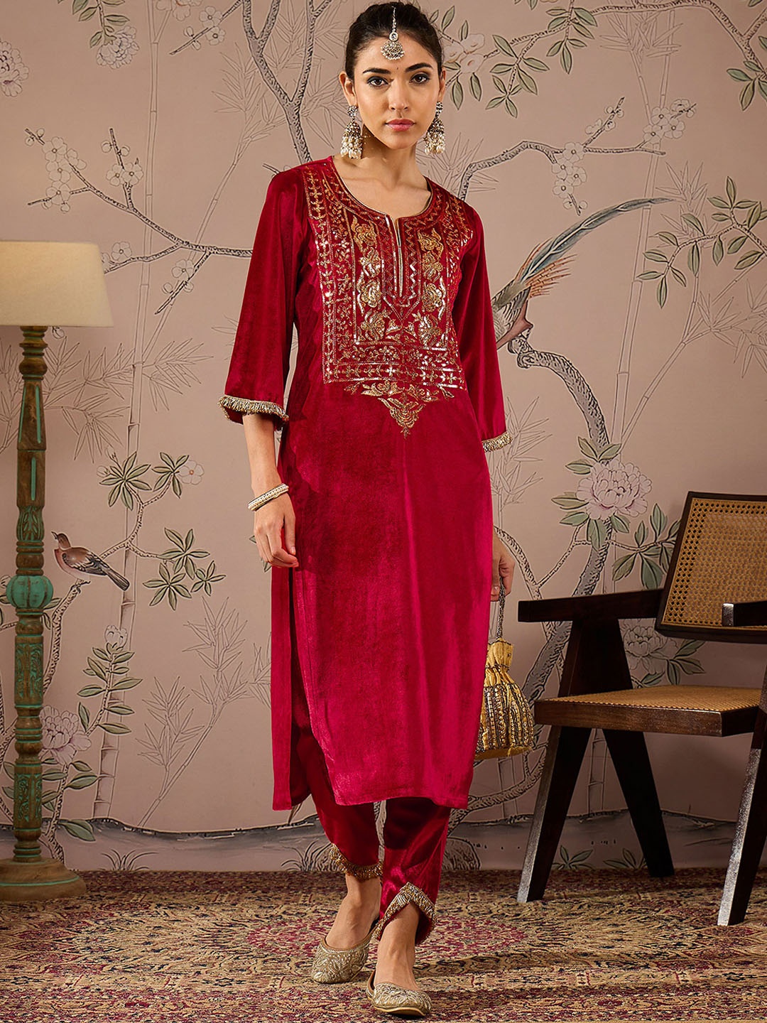 

Shae by SASSAFRAS Floral Embroidered Round Neck Three-Quarter Sleeves Regular Velvet Kurta, Red