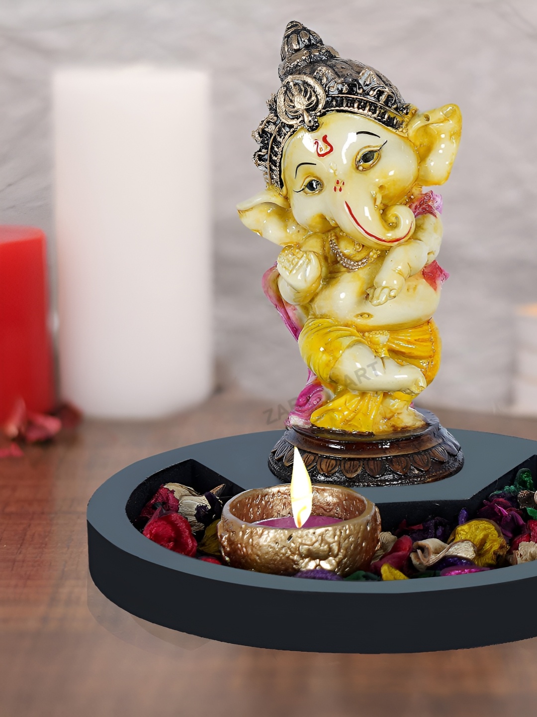 

Zart Yellow Idol Showpiece
