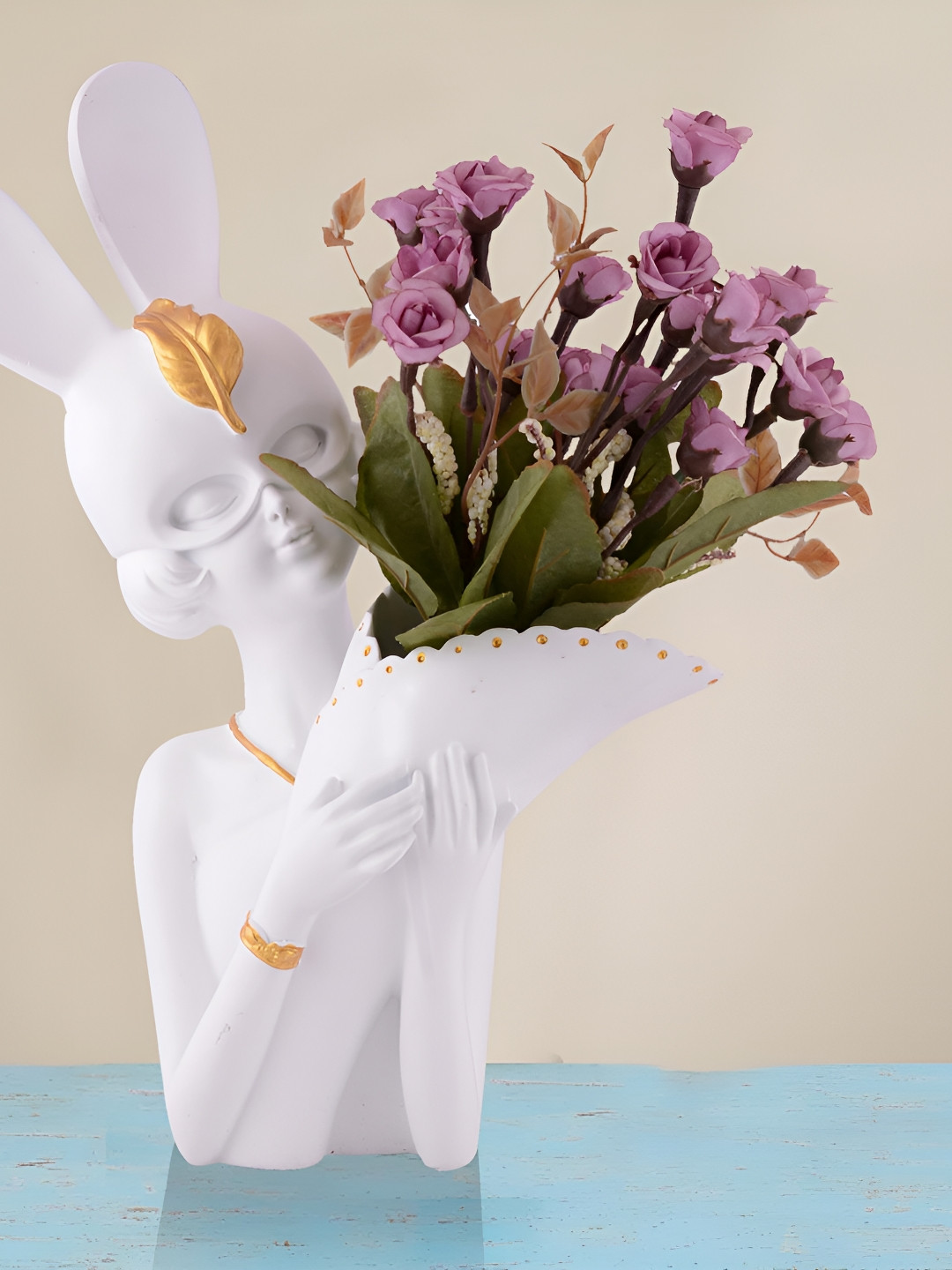 

Zart White & Gold-Toned Figurine Showpiece