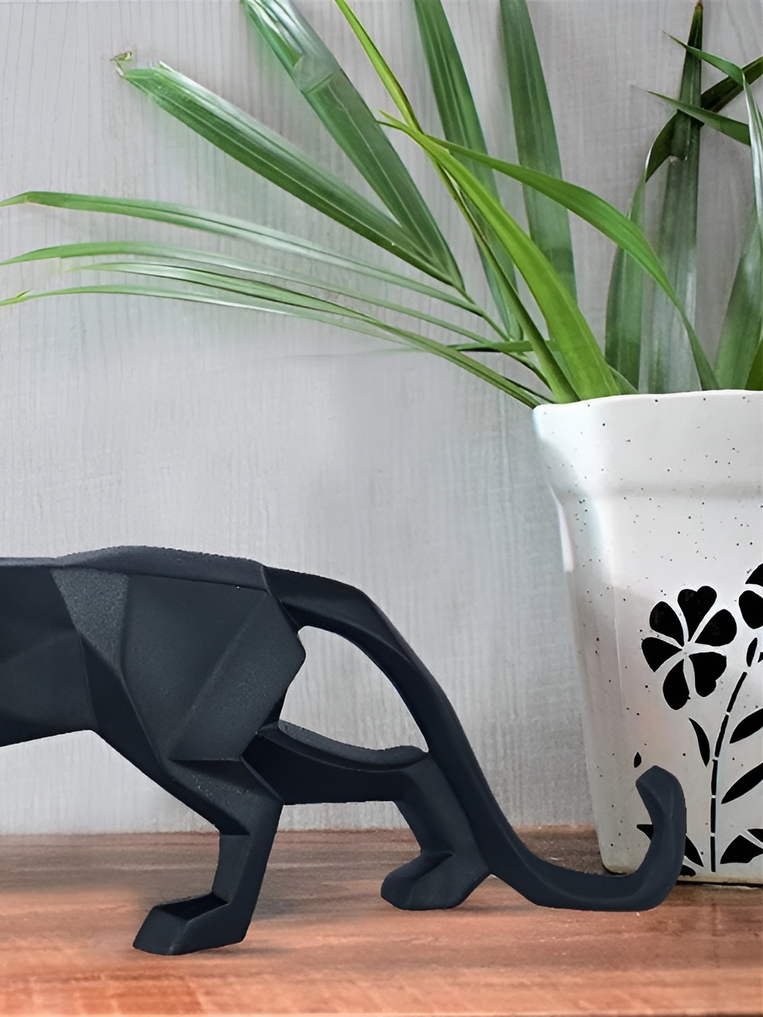 

Zart Black Idol Showpiece