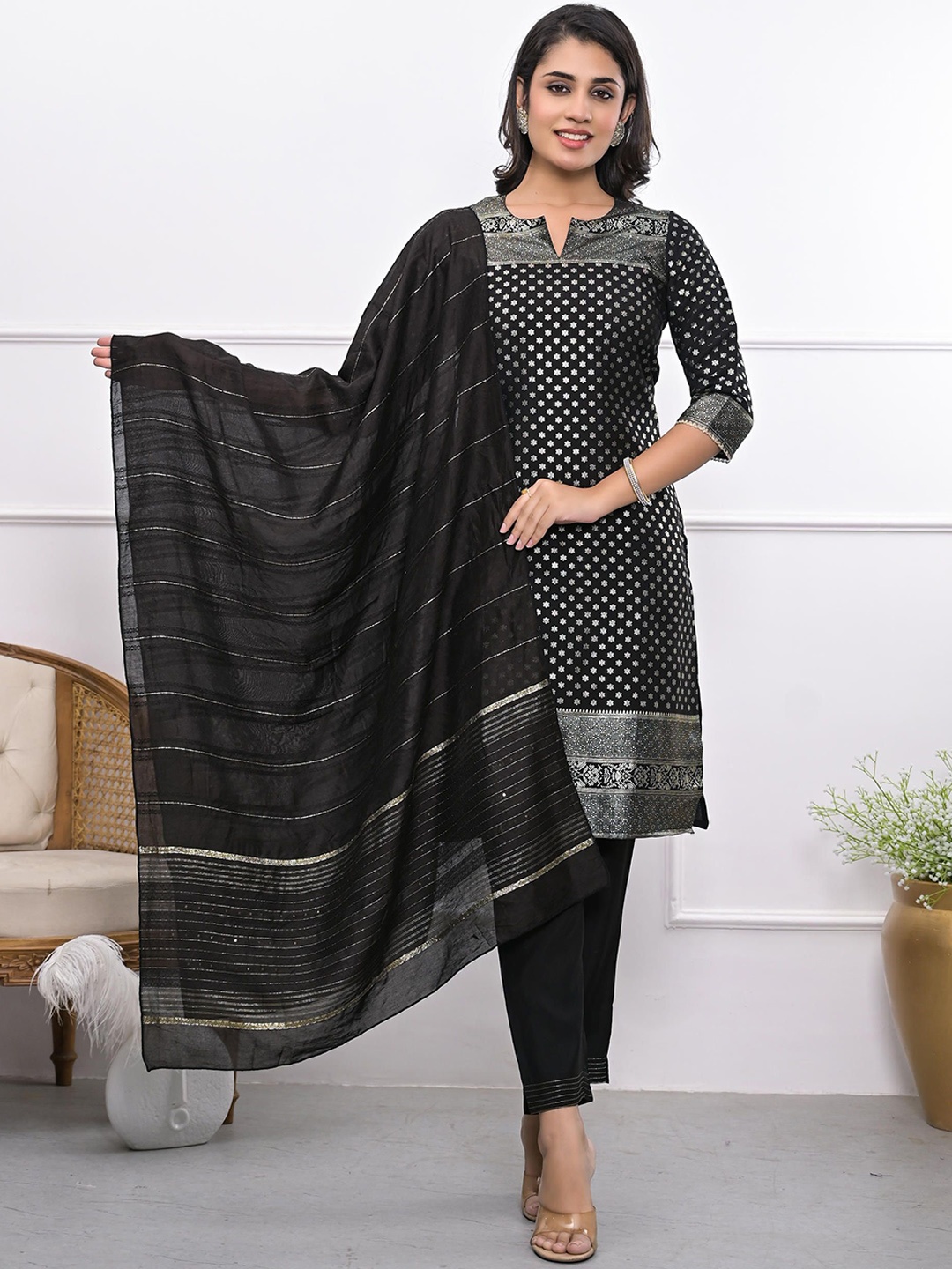 

Juniper Notch Neck Floral Printed Straight Kurta with Trouser & Dupatta, Black