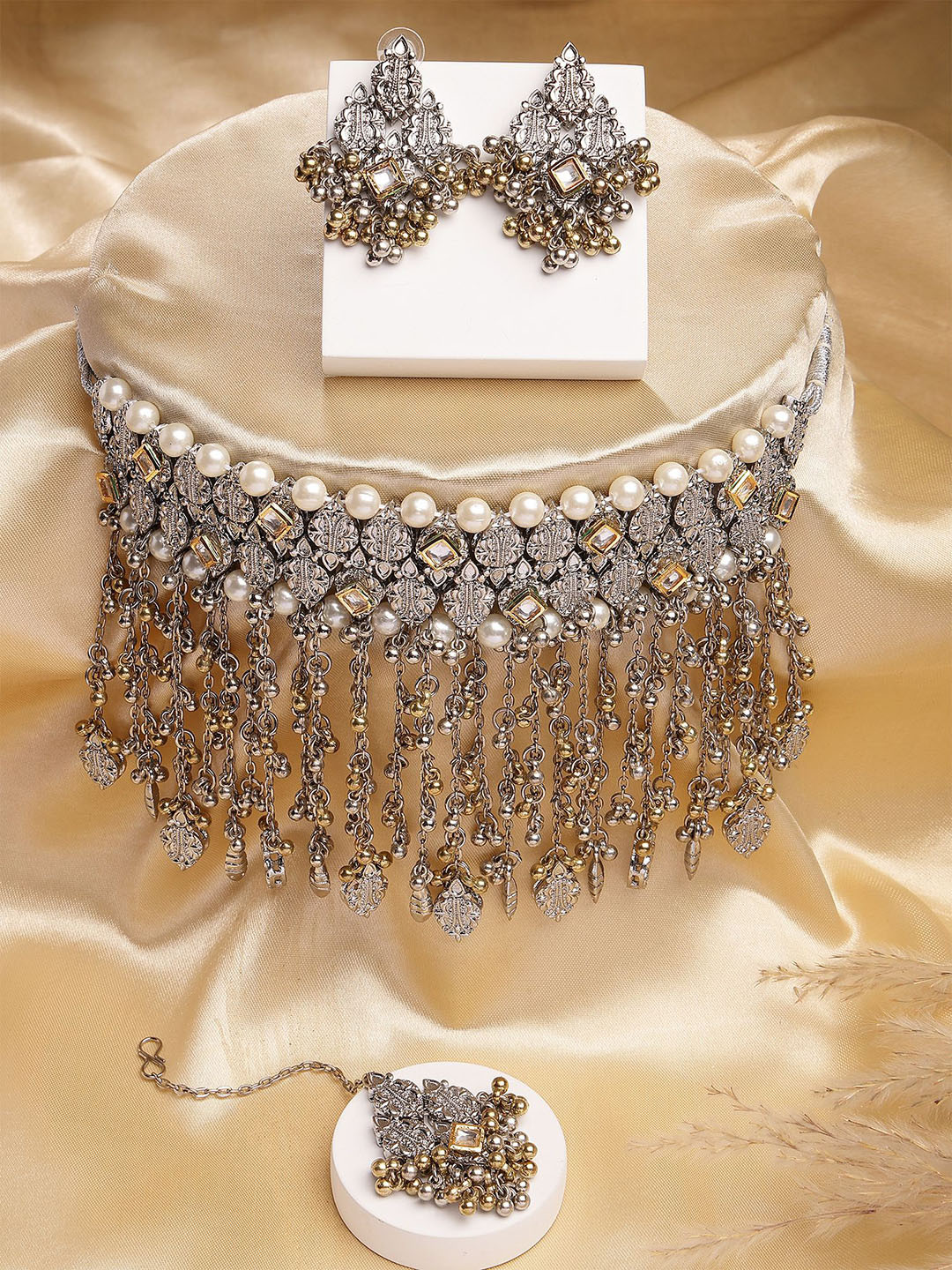 

KARATCART Silver -Plated Kundan-Studded Jewellery Set