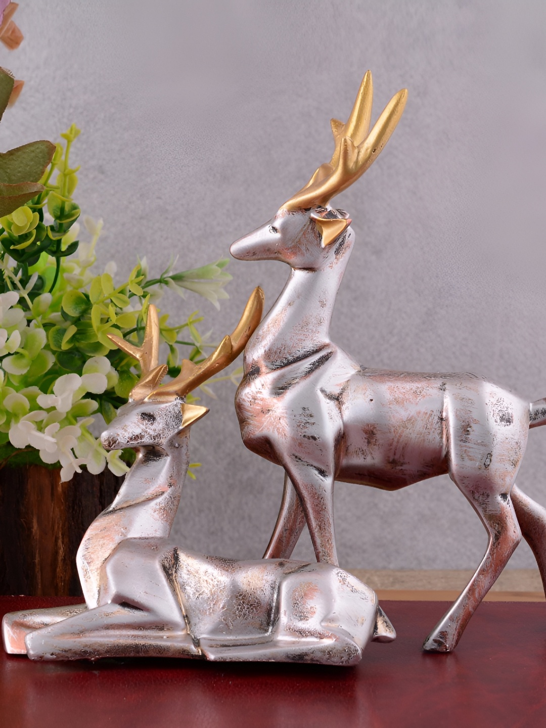 

Zart Silver-Toned Idol Showpiece