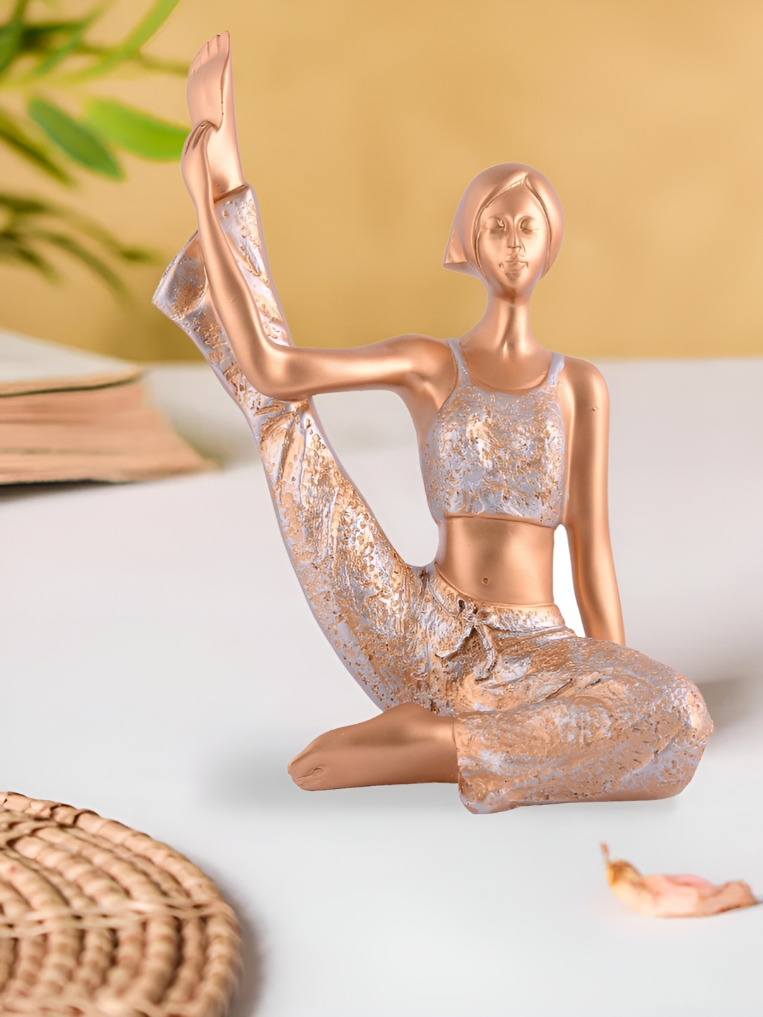 

Zart Bronze-Toned Idol Showpiece