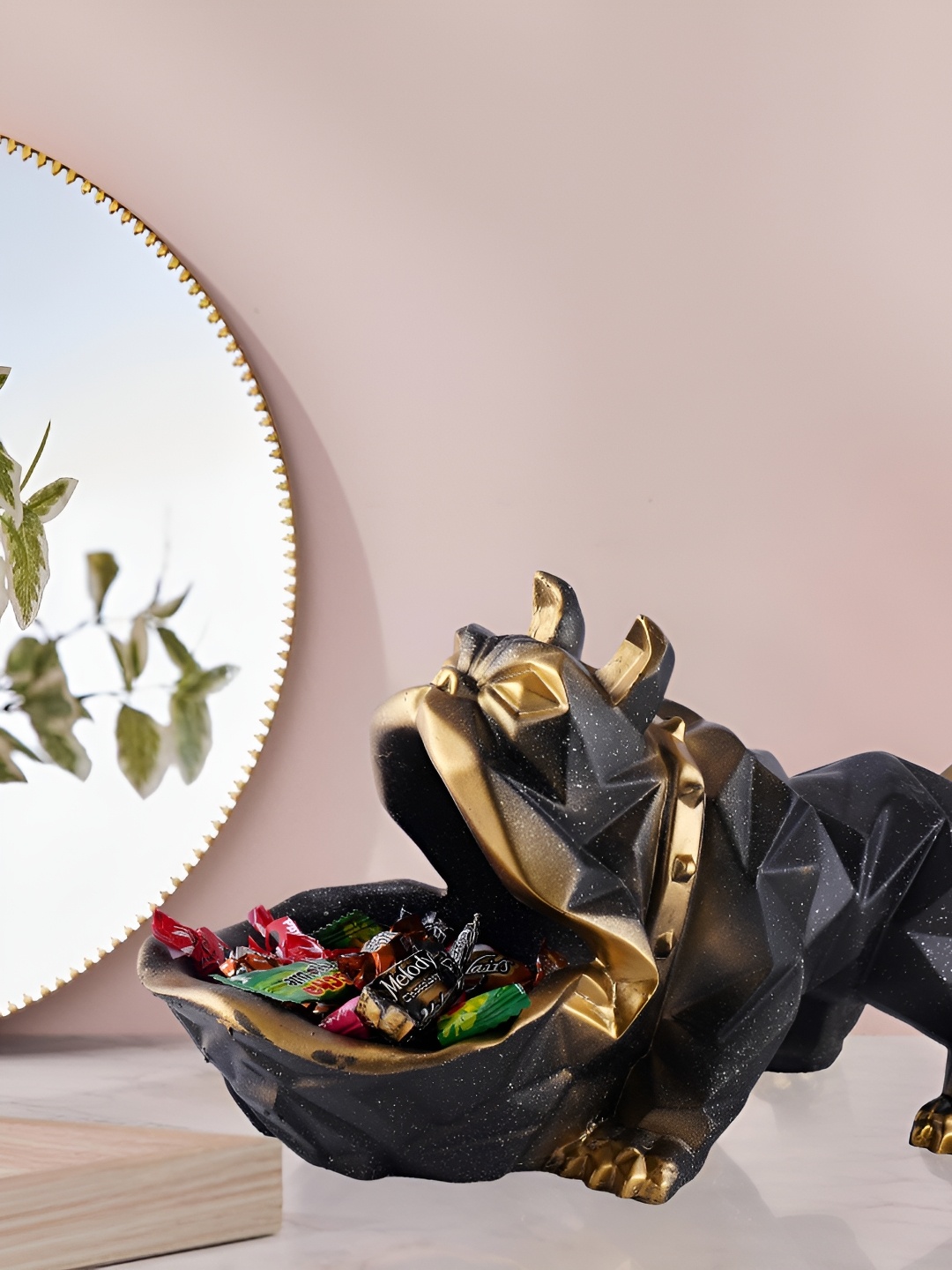 

Zart Black Idol Showpiece