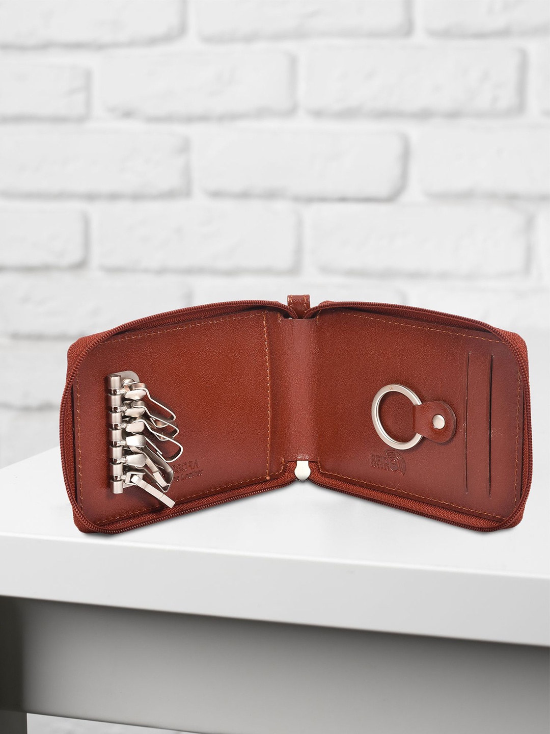 

Sassora Genuine Leather Key Holder, Brown