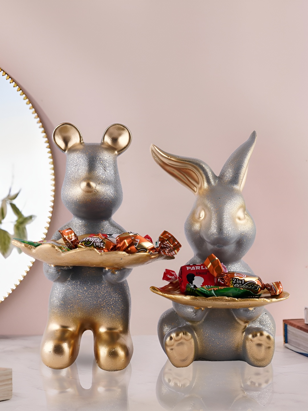 

Zart Gold-Toned Idol Showpiece