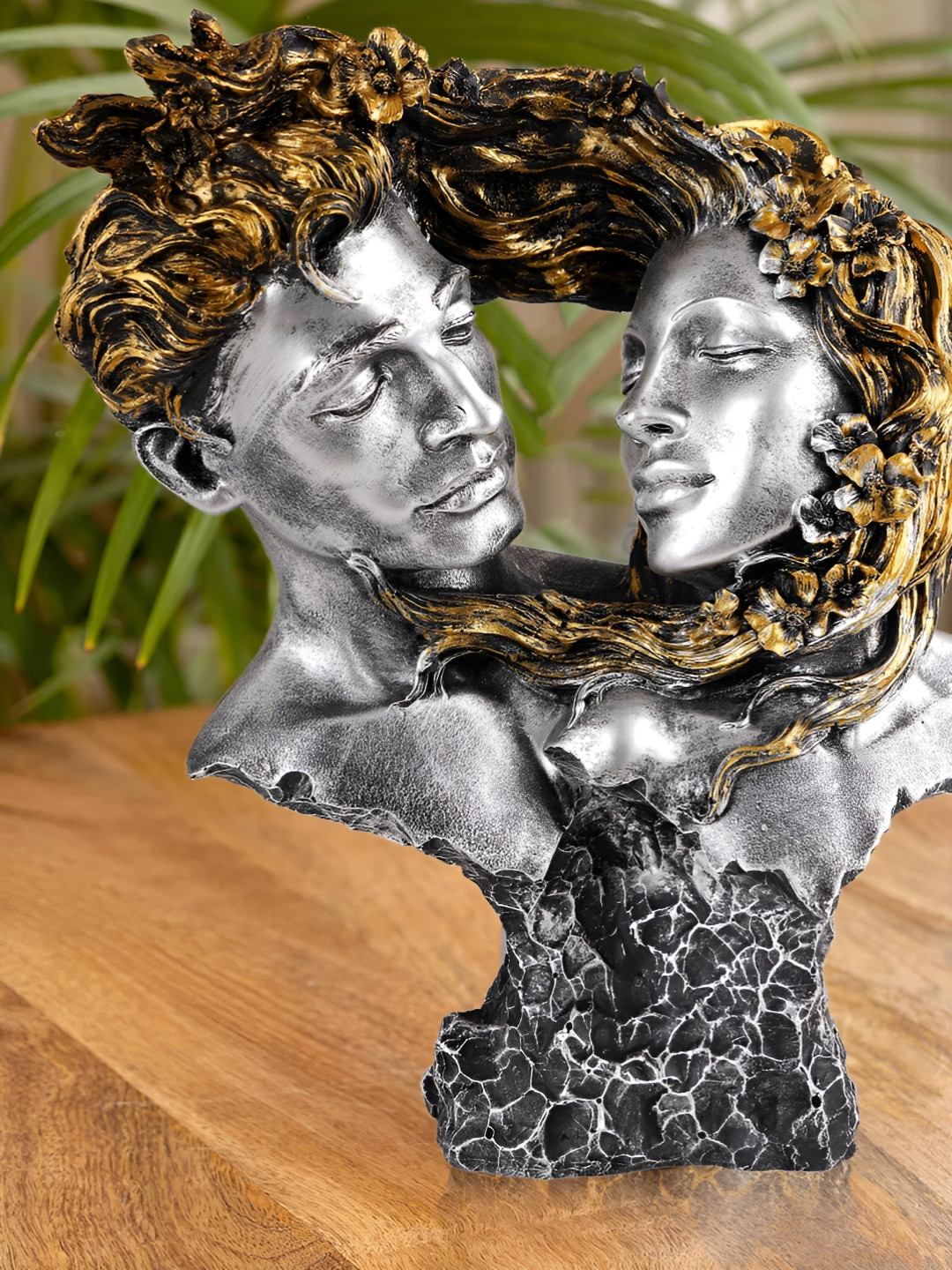 

Zart Silver-Toned Idol Showpiece