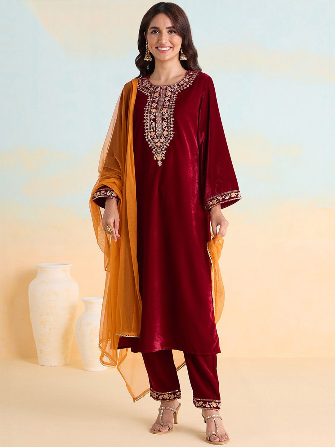 

Likha Zari Embroidered Thread Work Velvet Kurta with Trouser & Dupatta, Maroon