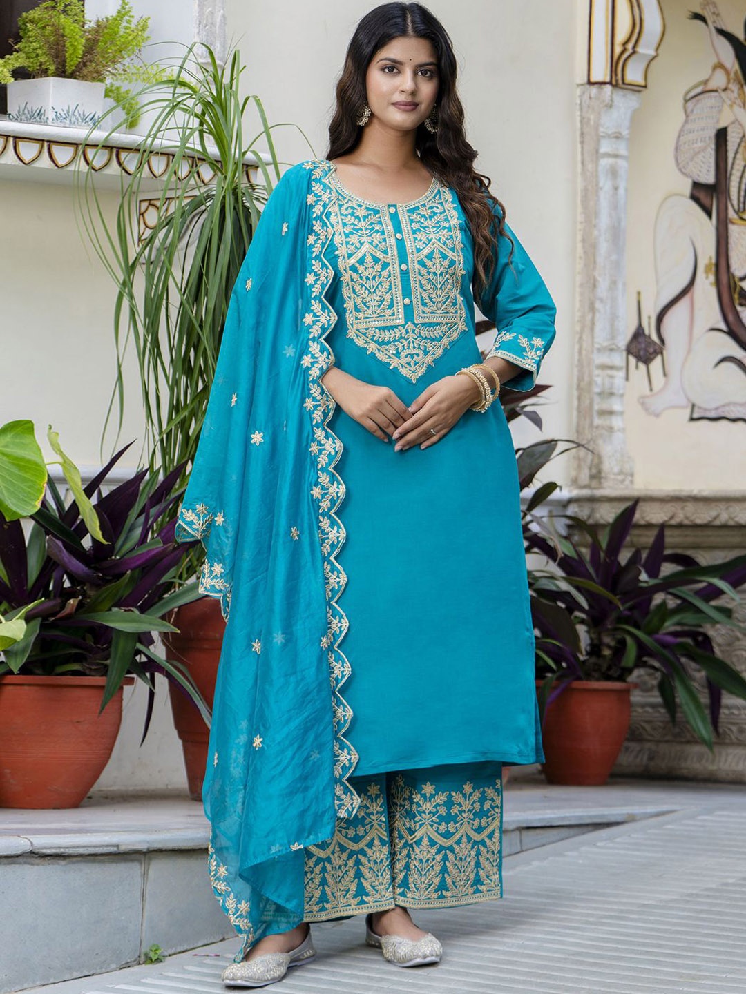 

VredeVogel Floral Embroidered Regular Straight Kurta With Palazzo With Dupatta, Blue