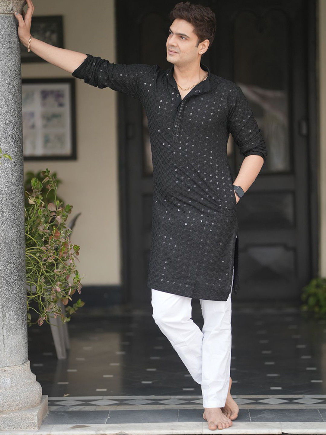 

Studd Muffyn Floral Embroidered Chikankari Straight Kurta, Black