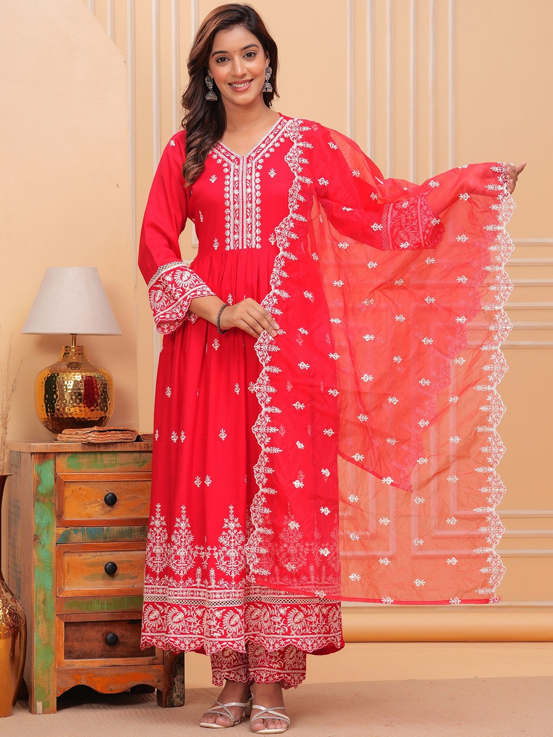 

JAFFRY EMBROIDERY V-Neck Embroidered Thread Work Kurta with Trouser & Dupatta, Red