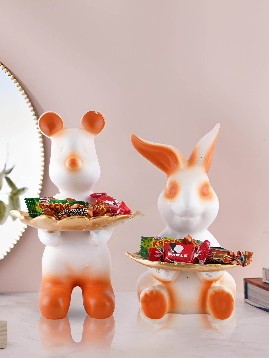 

Zart White Idol Showpiece