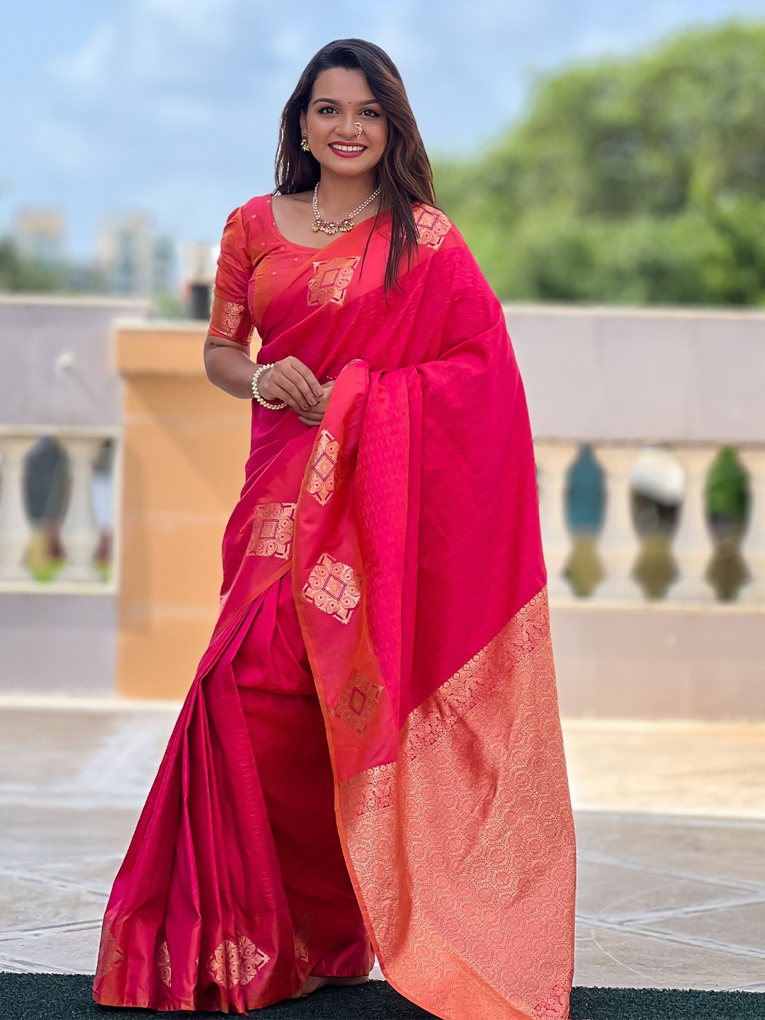 

YAVIRA SILK Woven Design Zari Banarasi Saree, Pink
