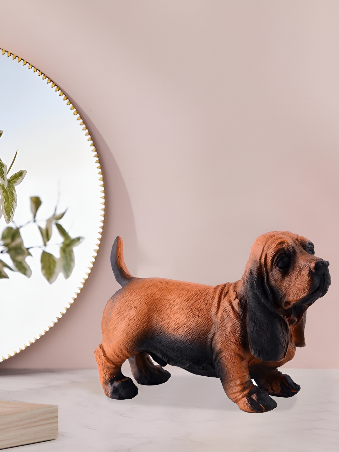 

Zart Brown & Black Dachshund Dog Figurine Showpiece