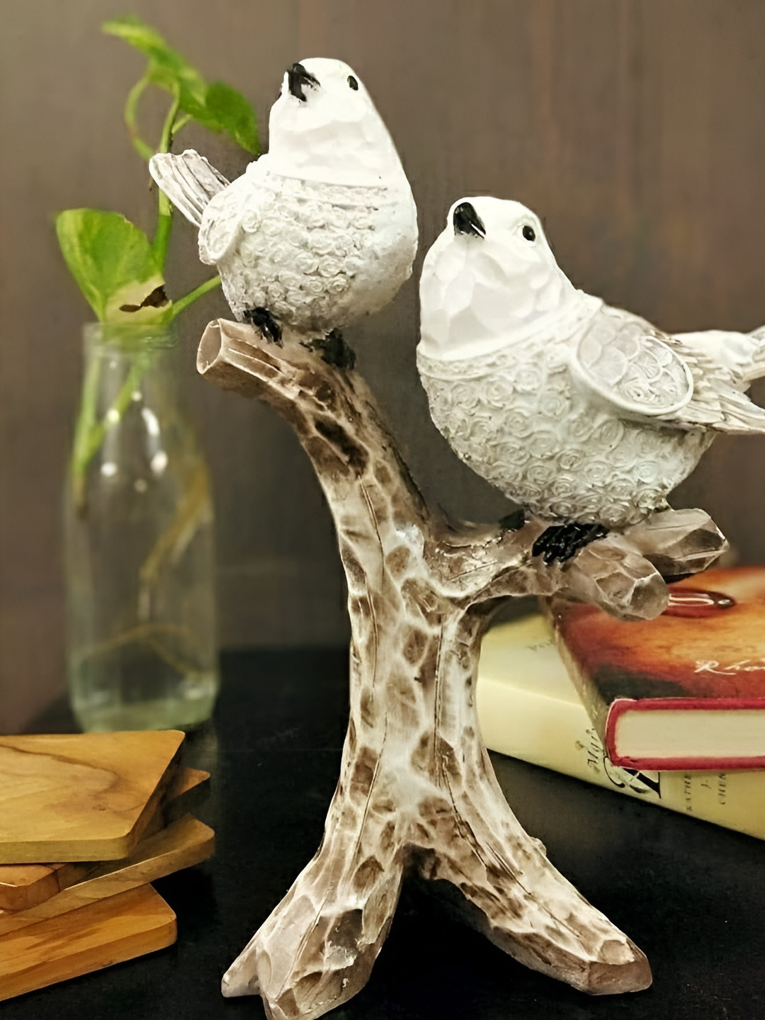 

Zart White Idol Showpiece
