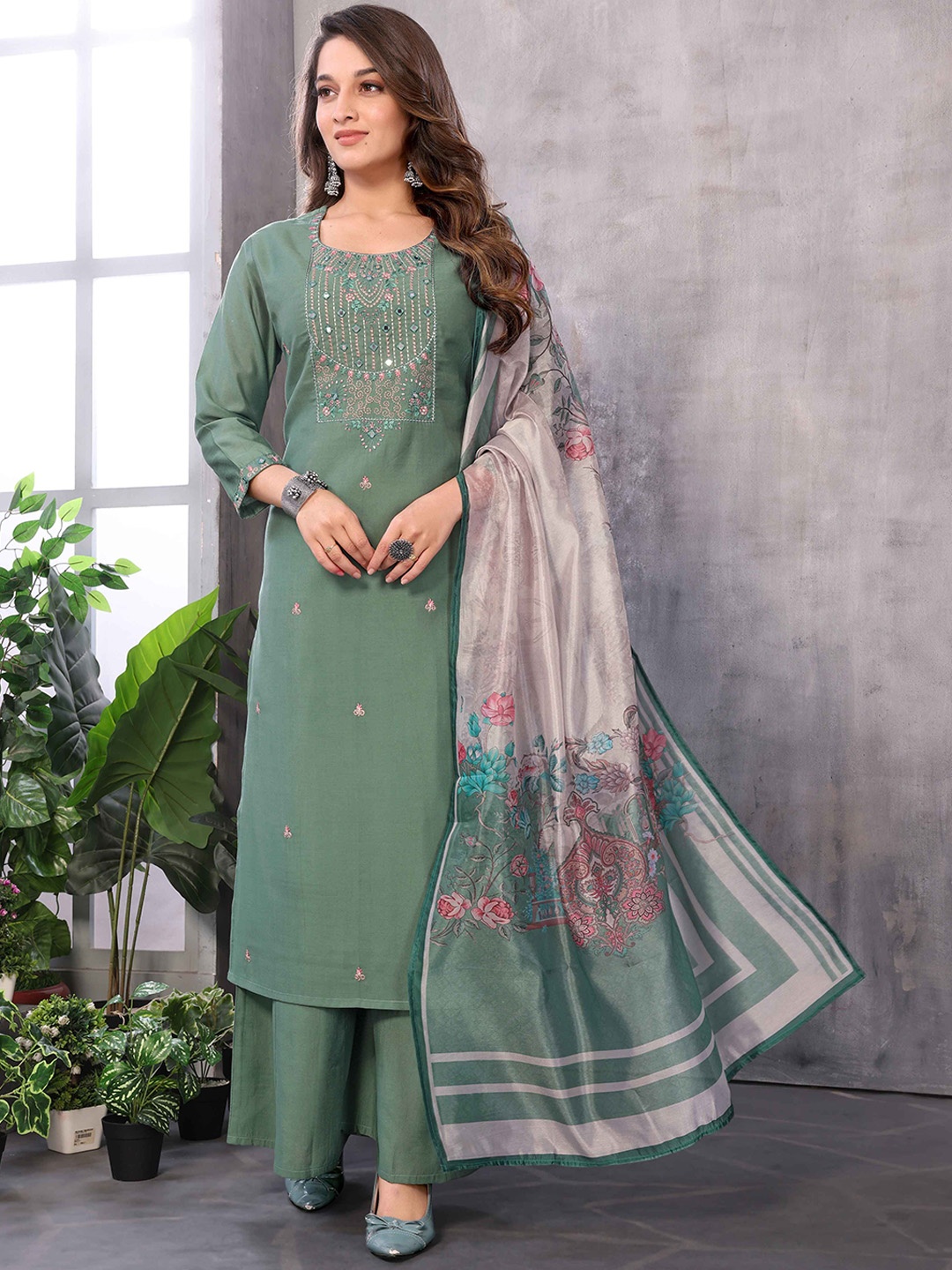 

SUNDARNAARI Floral Embroidered Thread Work Kurta with Palazzos & Dupatta, Sea green