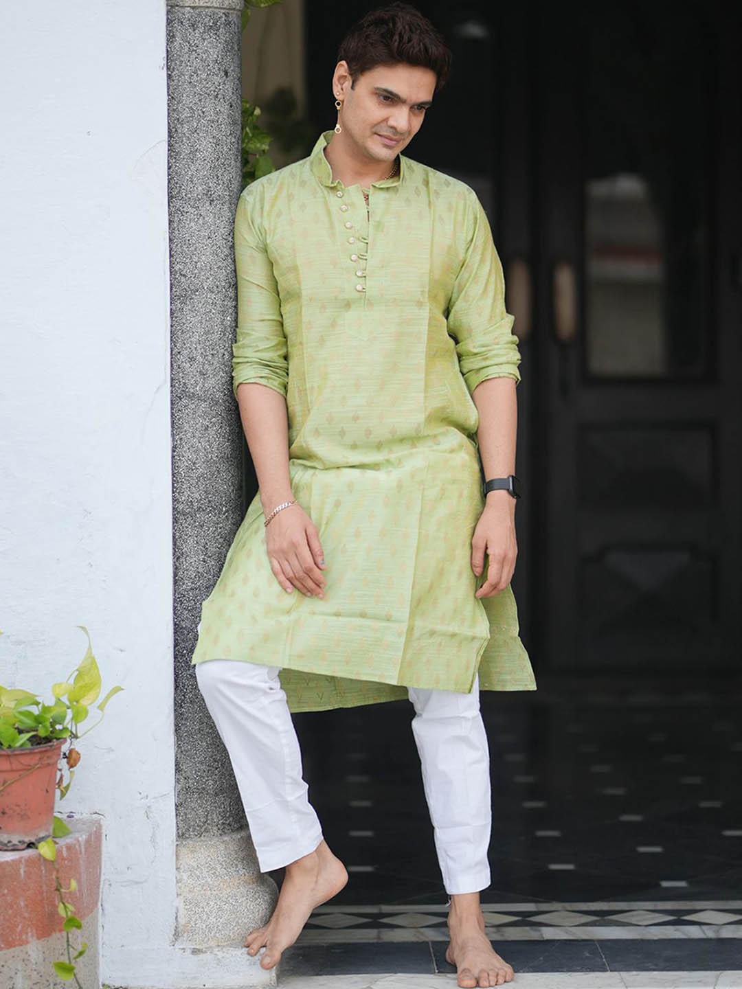 

Studd Muffyn Ethnic Motifs Woven Design Straight Kurta, Green