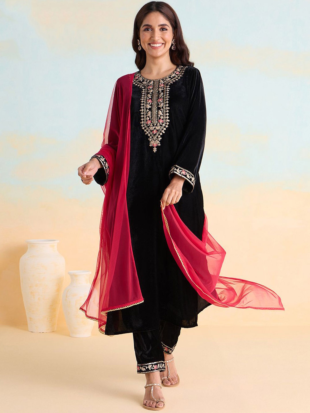 

Likha Round Neck Floral Zari Embroidered Velvet Kurta with Trouser & Dupatta, Black