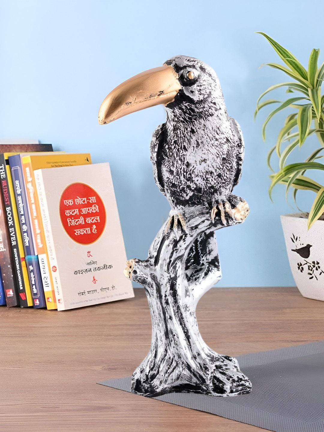 

Zart Black Idol Showpiece