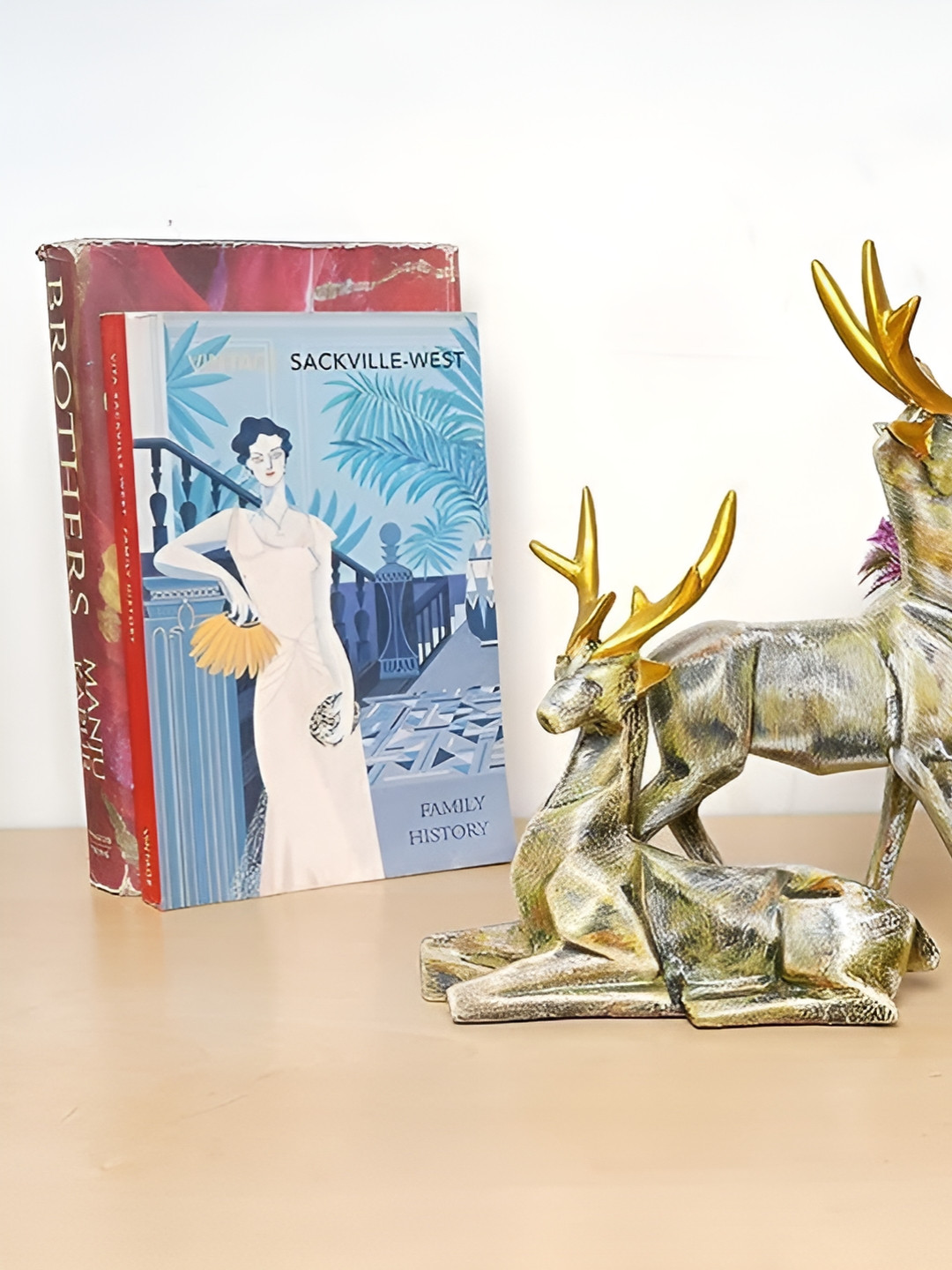 

Zart Gold-Toned Idol Showpiece