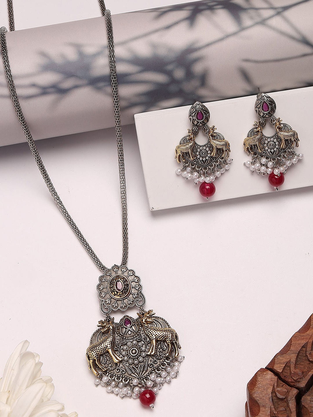 

KARATCART Silver-Plated Stone-Studded & Beaded Jewellery Set
