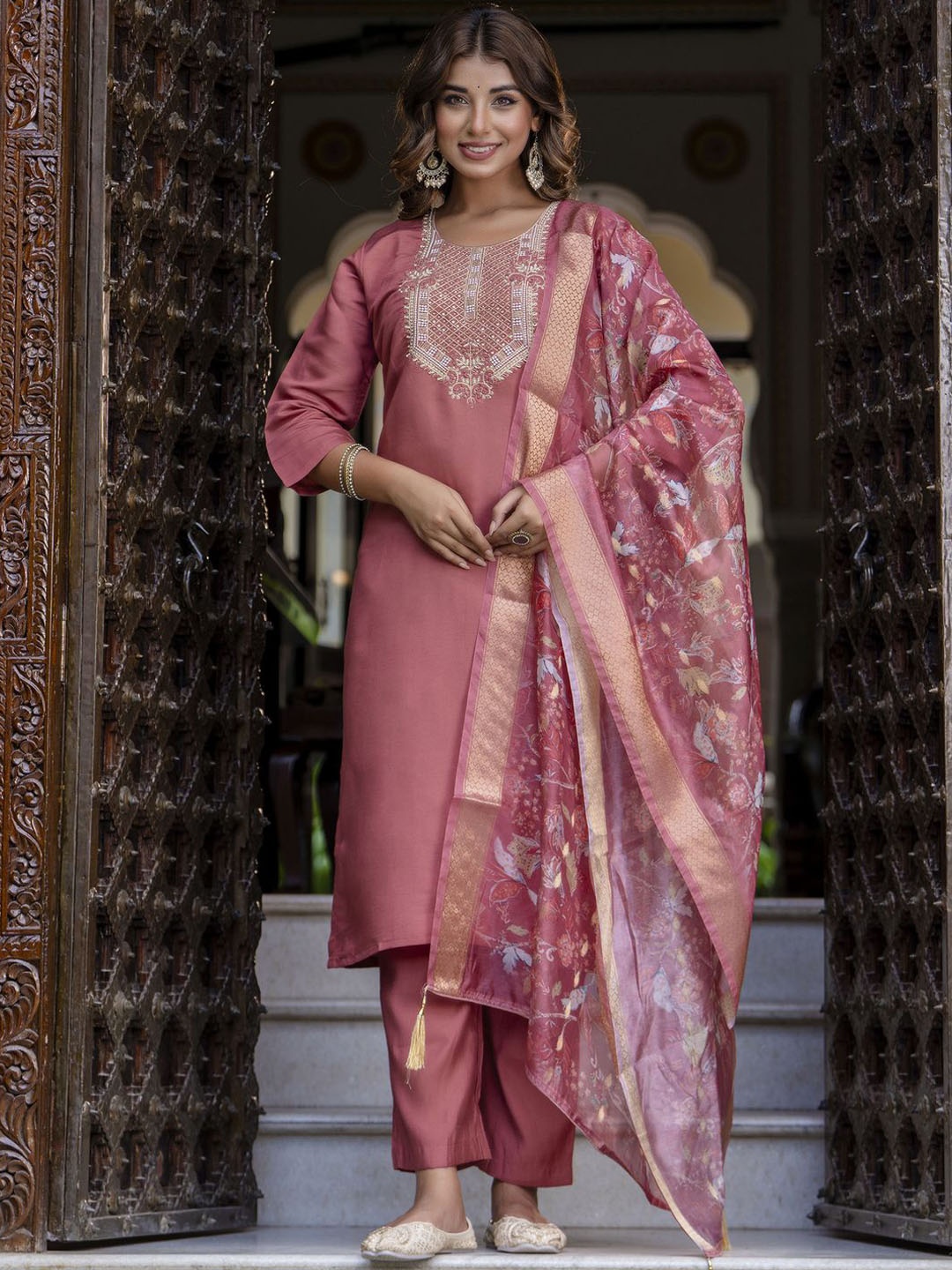 

VredeVogel Geometric Embroidered Regular Straight Kurta With Trouser With Dupatta, Pink