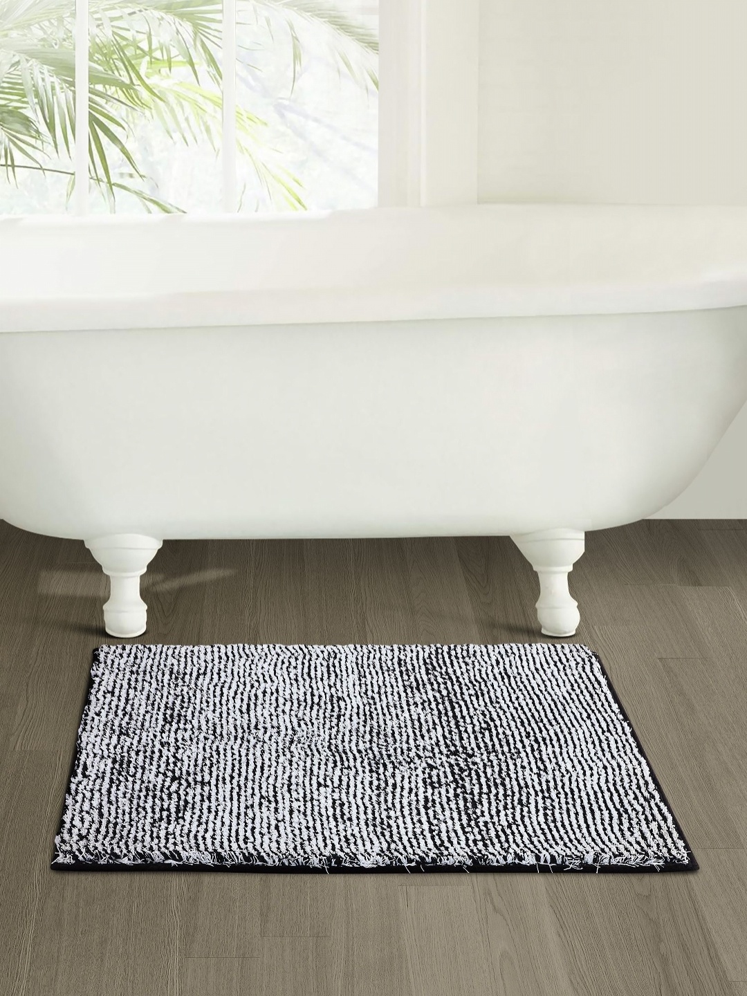 

OBSESSIONS Black & White Textured 2400 GSM Rectangular Bath Rugs
