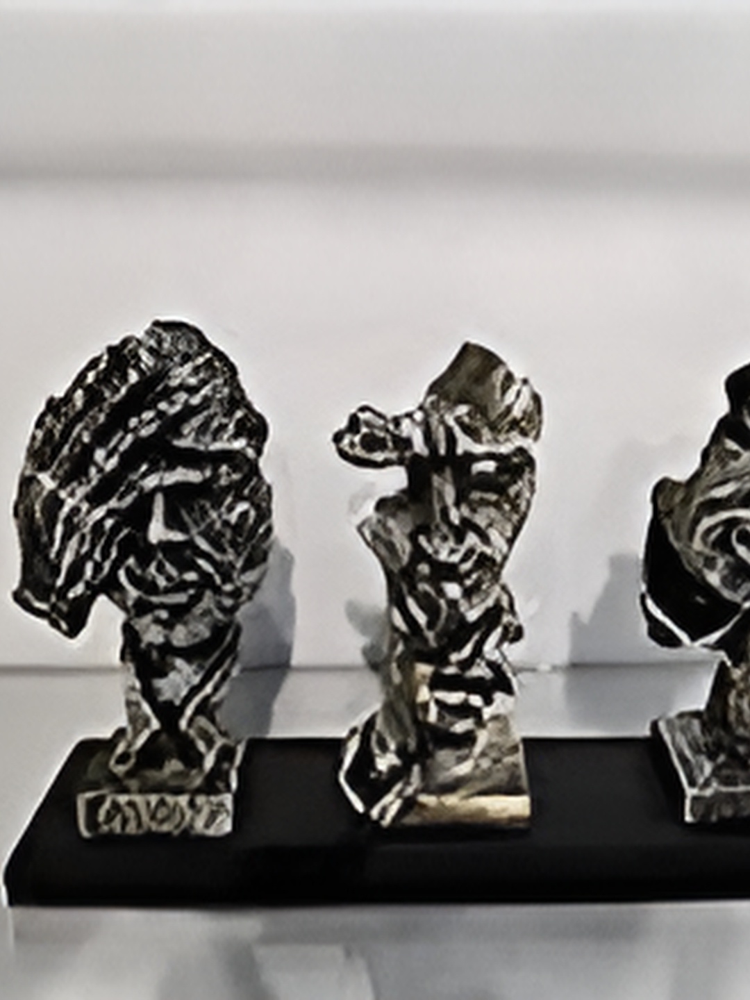 

Zart Black Fengshui Figurine Showpiece