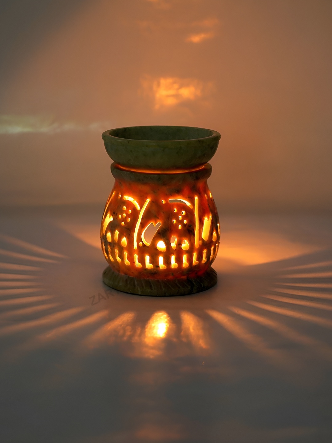 

Zart White Marble Candle Holder