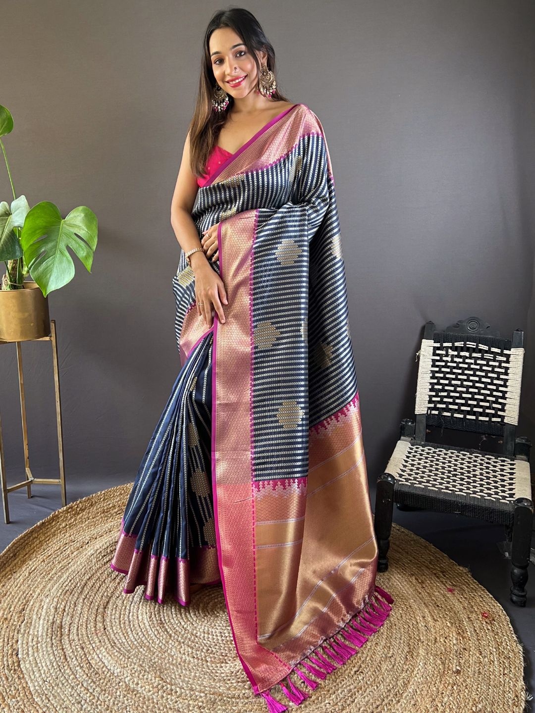 

Mitera Woven Design Banarasi Saree With Blouse Piece, Navy blue