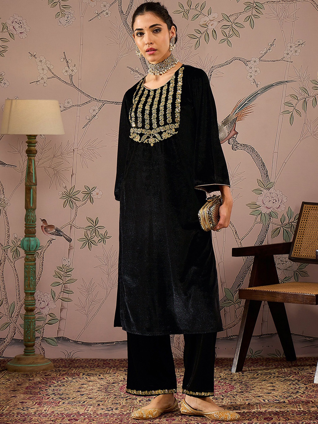 

Shae by SASSAFRAS Floral Yoke Design Velvet Straight Kurta With Trousers, Black