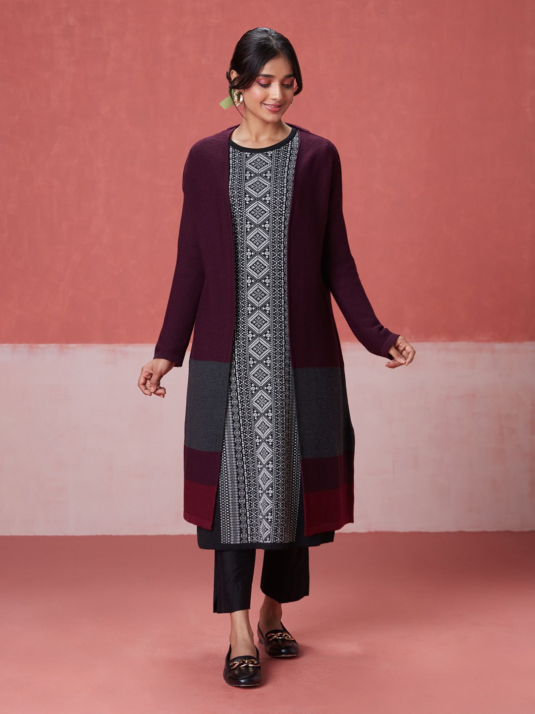 

Likha Women Colourblocked Winter Longline Shrug, Maroon