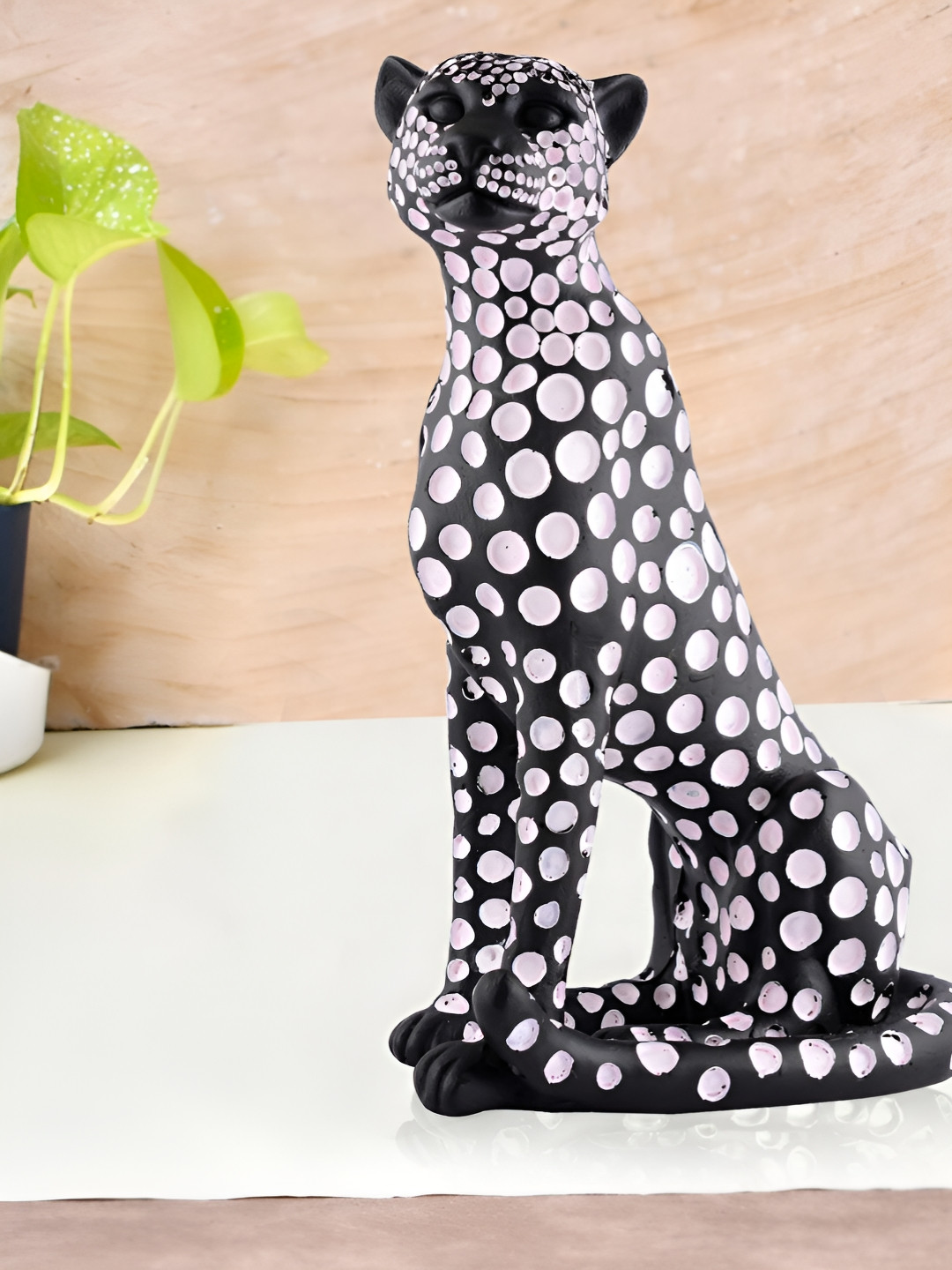 

Zart Black Idol Showpiece