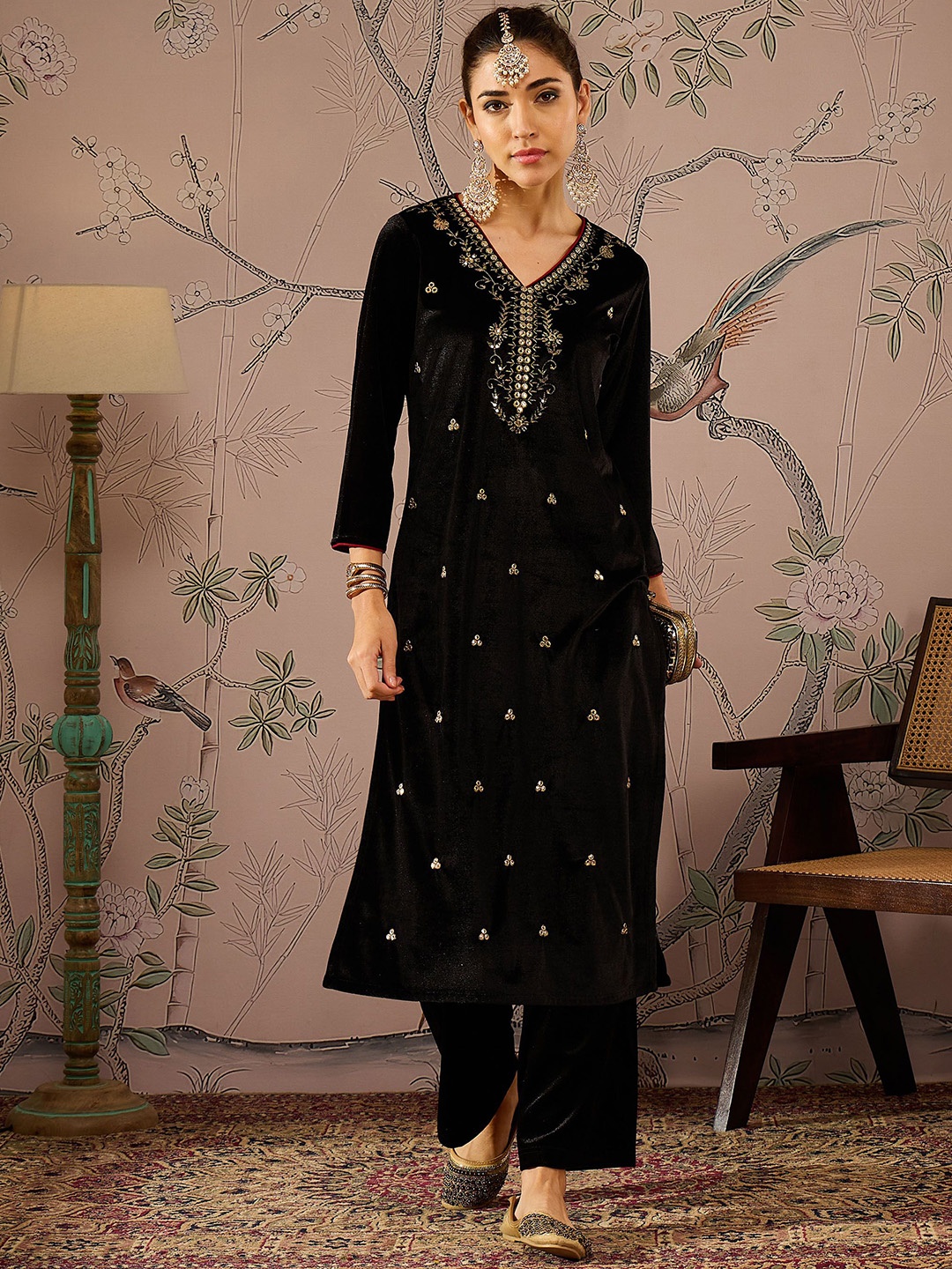 

Shae by SASSAFRAS Floral Embroidered V-Neck Three-Quarter Sleeves Regular Velvet Kurta, Black