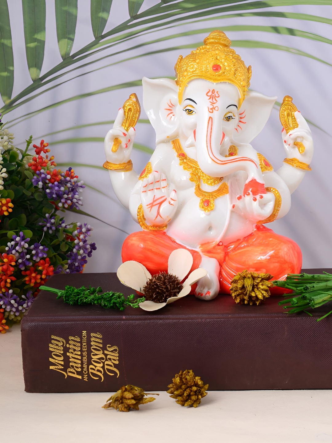 

Zart White Religious Idol Showpiece