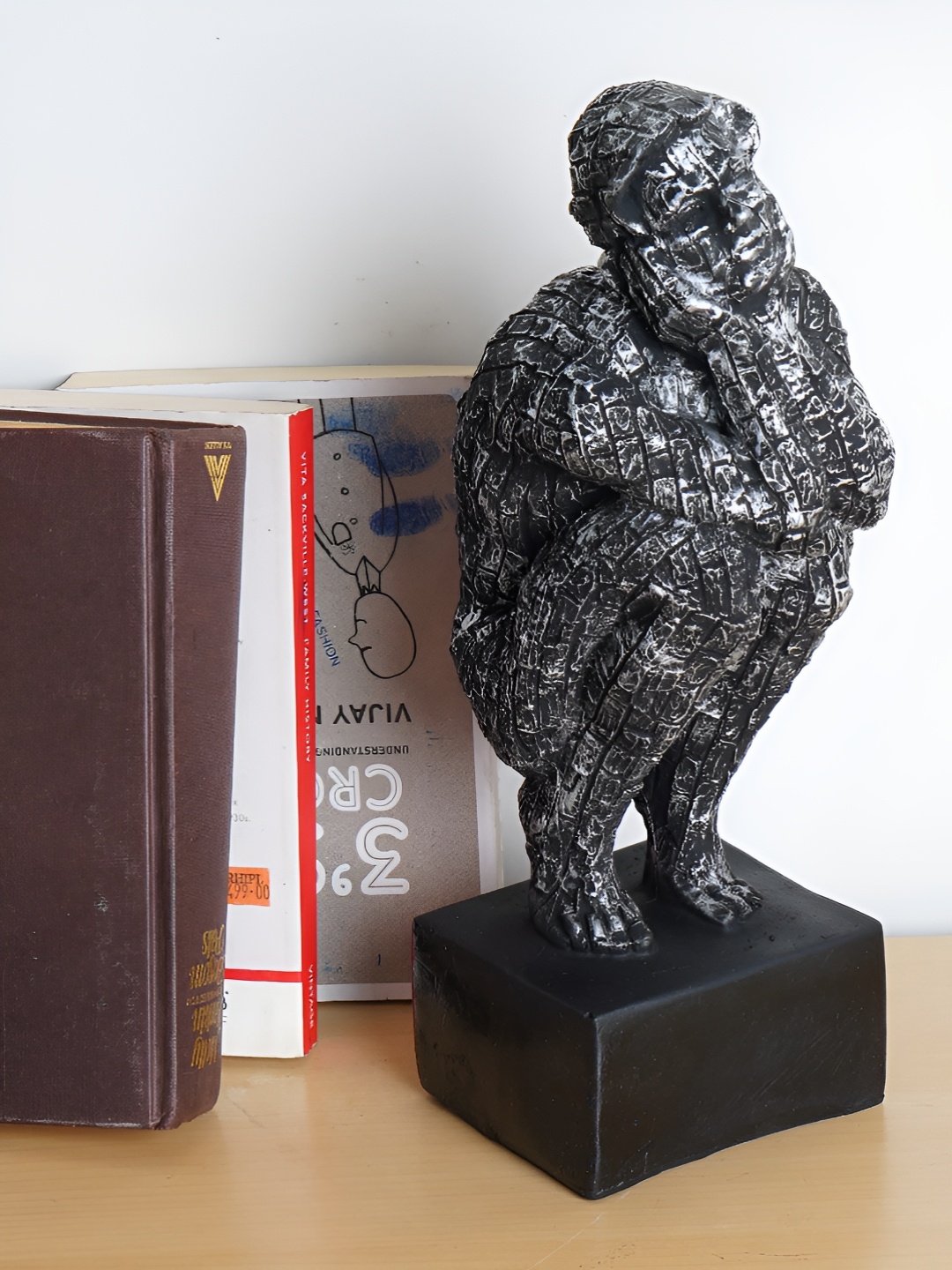 

Zart Black Textured Idol Showpiece
