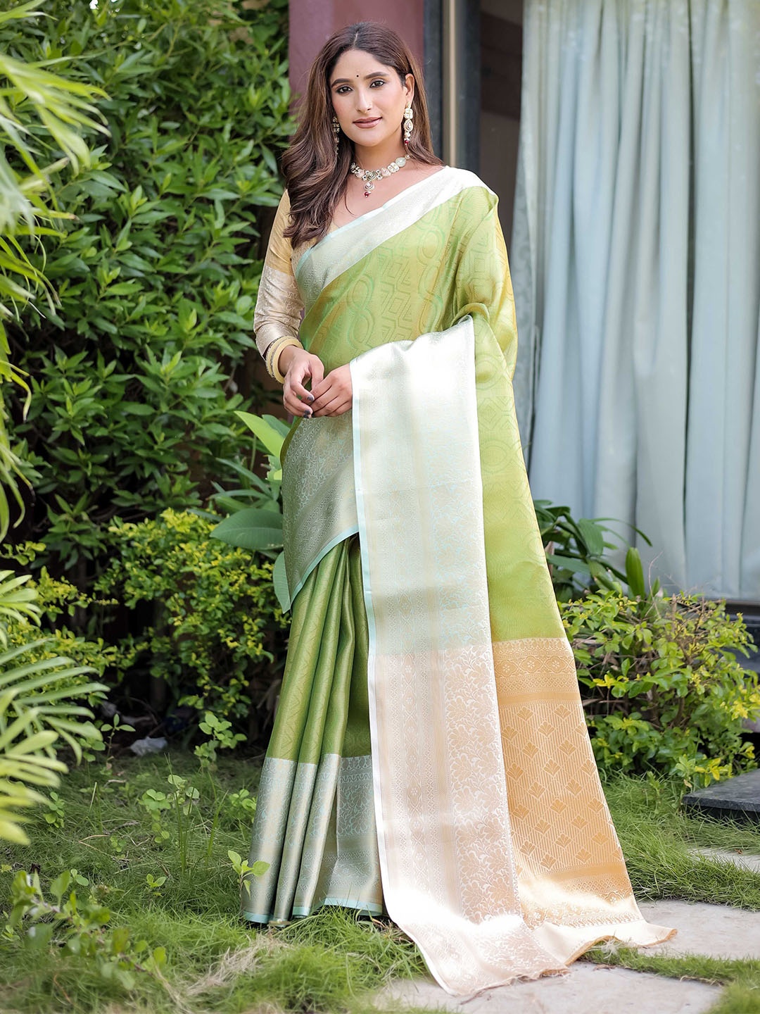 

KIMISHA Floral Woven Design Zari Banarasi Saree, Green